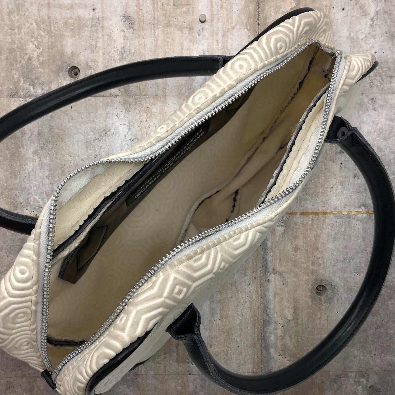 CHRISTIAN ASTUGUEVIEILLE pour COMME des GARCONS(クリスチャン アストゥグヴィエイユプールコムデギャルソン) PVCレースハンドバッグ/コラボ/稀少/パリ/アーティスト/2013's アイボリー 汚れ有