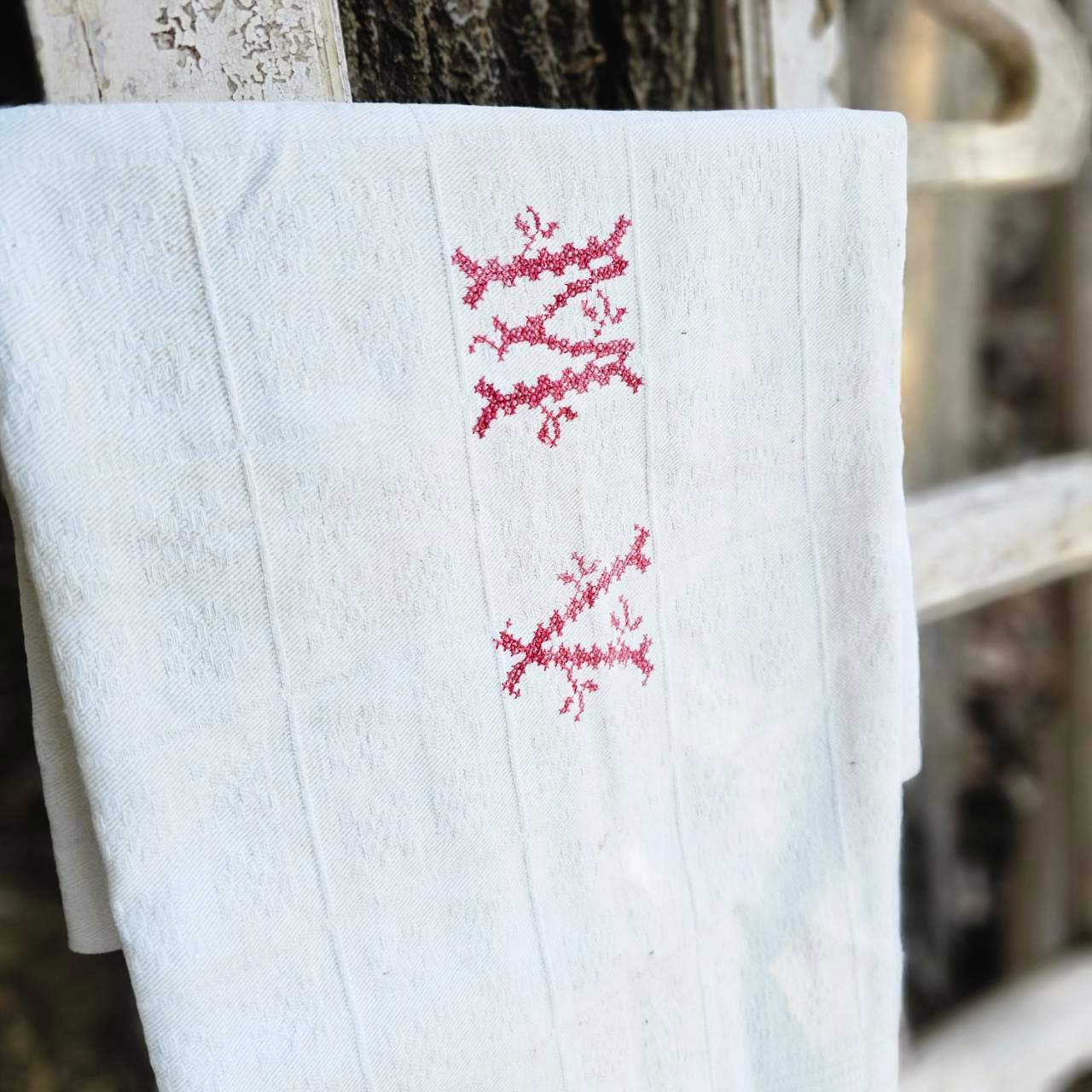 Euro vintage(ヨーロッパヴィンテージ) things‗「AW」name stich handkerchief fabric tablecloth ネーム刺繡入りハンカチ クロス ホワイト(刺繍:レッド)