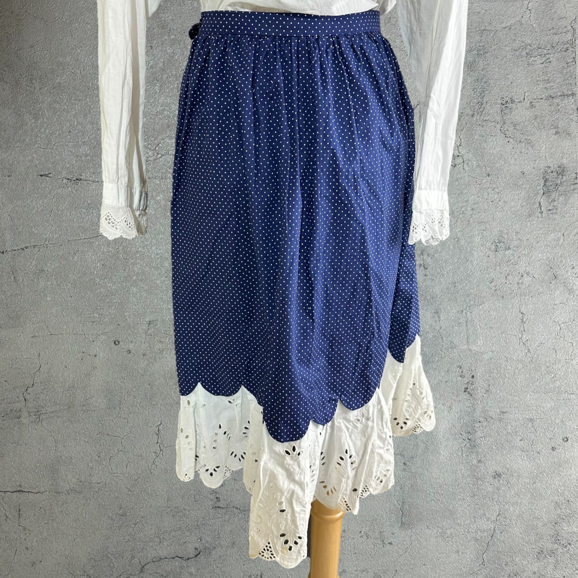 Euro vintage(ヨーロッパヴィンテージ) 70's~ Mizutama_dot printed knee length skirt with embroidery lace 水玉とエンブロイダリーレースのひざ丈スカート 表記無し(S~M程度) ブルー×ホワイト