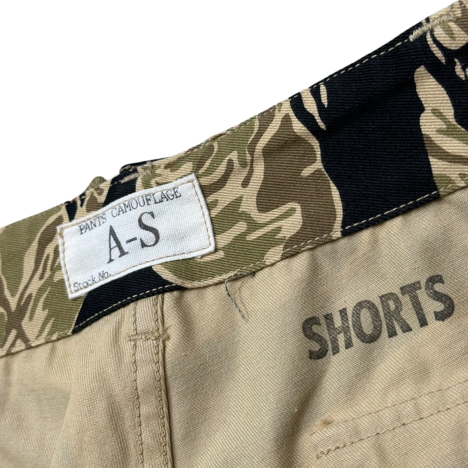 BUZZ RICKSON’S(バズリクソンズ) GOLD TIGER PATTERNS SHORTS ゴールド タイガー カモ ショーツ ハーフパンツ BR51904 S カーキ