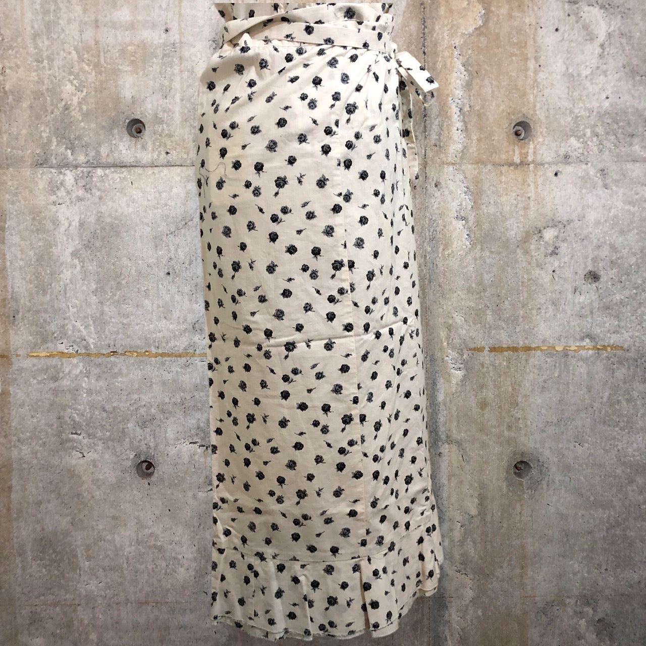 COMME des GARCONS(コムデギャルソン) 02SSフラワープリント巻きスカート/00S/稀少/花柄 GE-S042 SIZE FREE アイボリー×ブラック AD2001