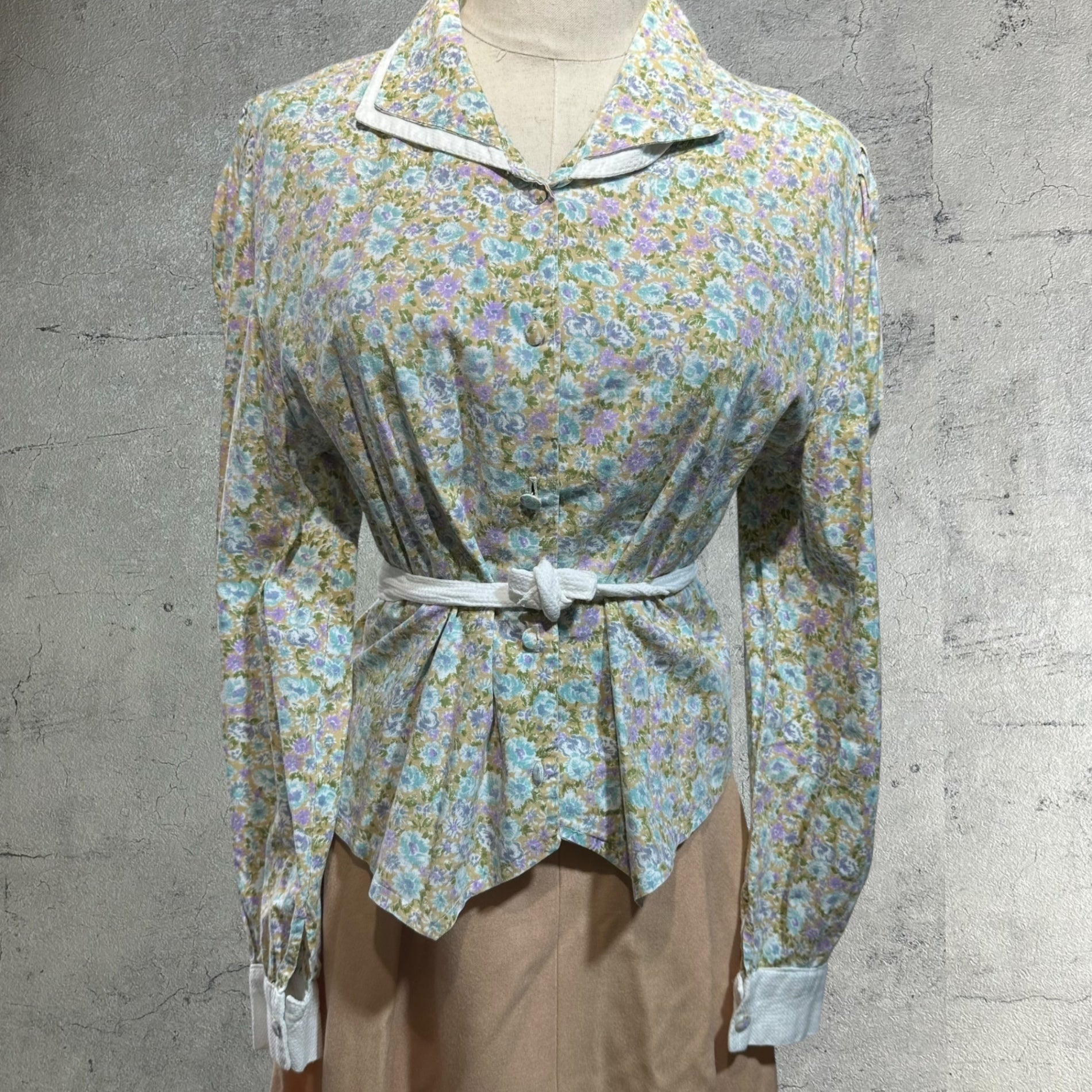 Euro vintage(ヨーロッパヴィンテージ) 60's~ Blueflower_flower print round collar blouse with ribbon バックリボン付き花柄丸襟シャツブラウス 表記無し(M~L程度) ミックスカラー