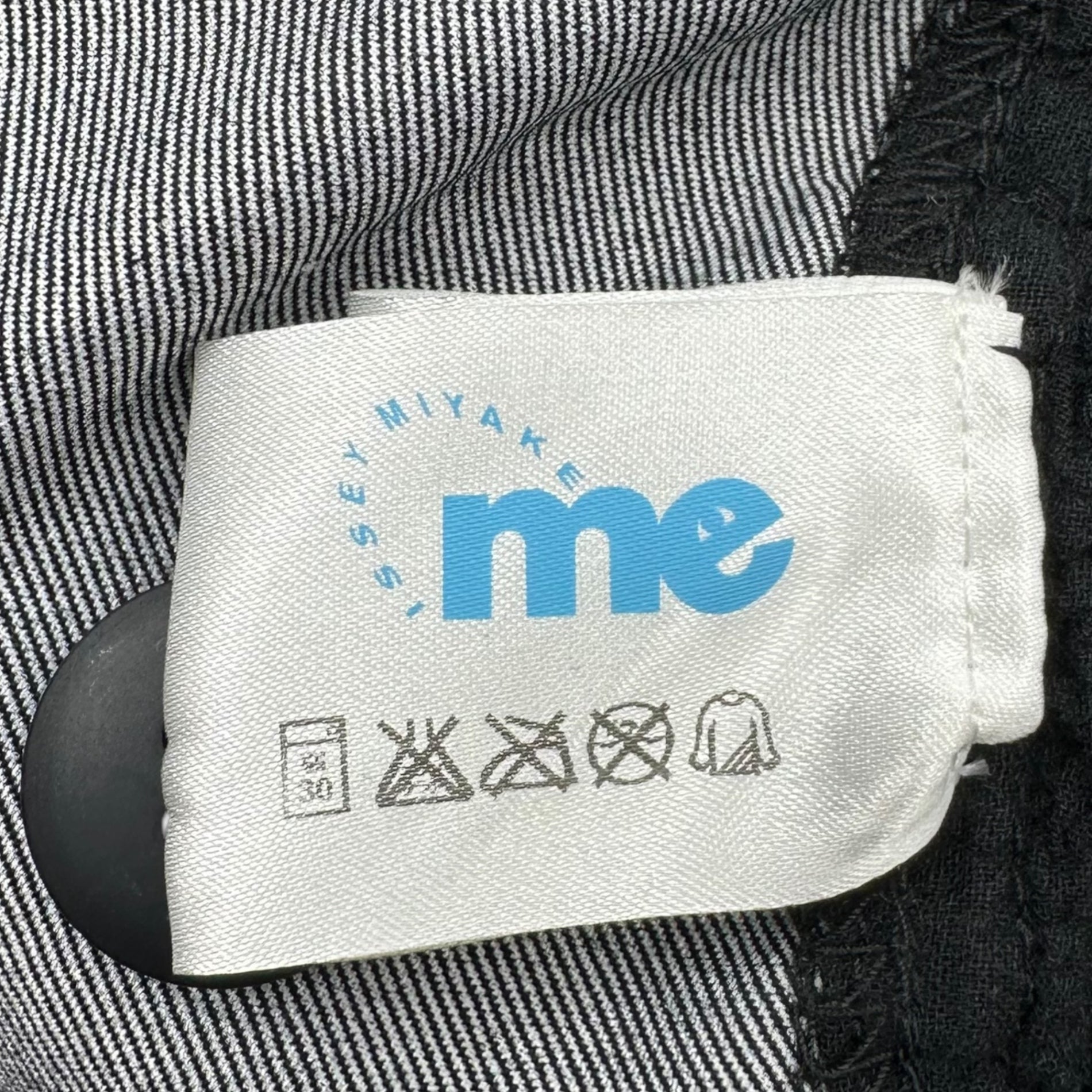 me ISSEY MIYAKE(ミーイッセイミヤケ) Side pleated denim vest サイド プリーツ 切替 デニム ベスト MI51FE292 FREE ブラック