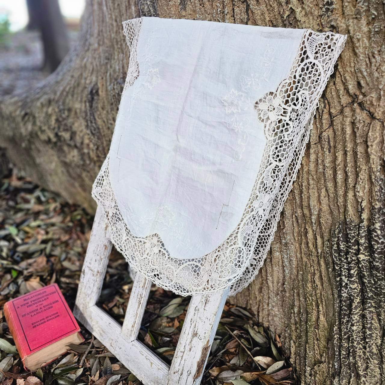 VINTAGE(ヴィンテージ) what_flower embroidery round lace table mat fabric フラワー刺繍とレースのラウンドテーブルクロス マット ホワイト×ベージュ