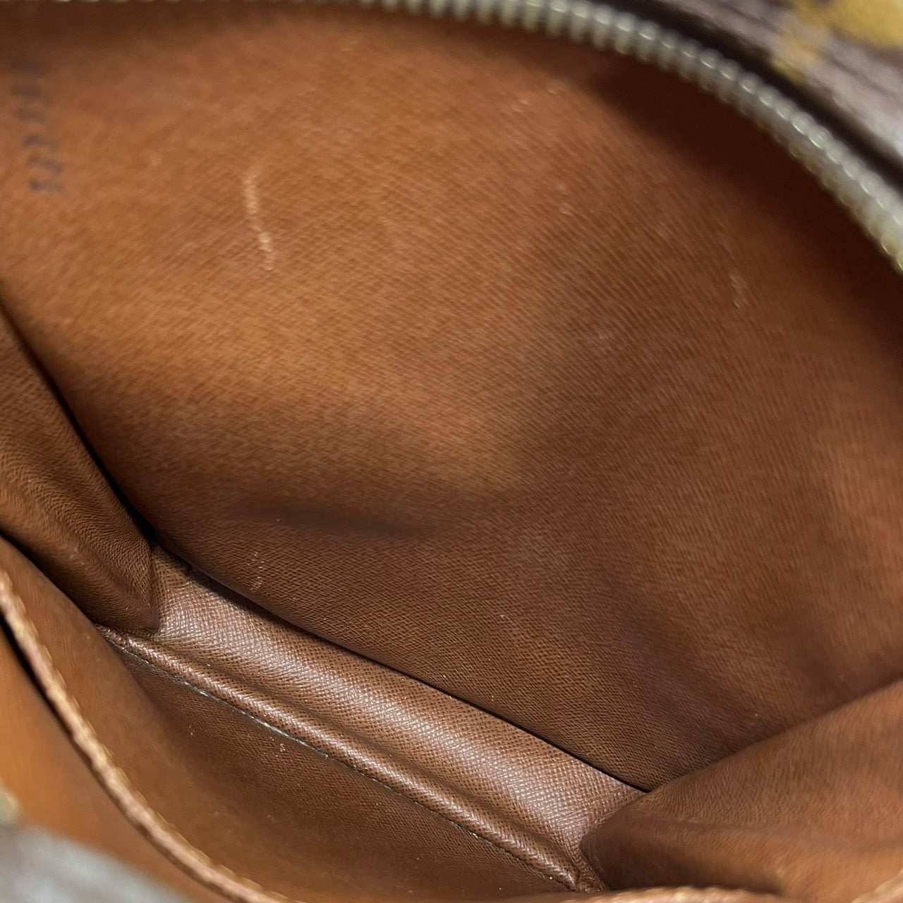 LOUIS VUITTON(ルイヴィトン) Danube ダヌーブ ショルダーバッグ サコッシュ M45266 ブラウン モノグラム TJ3190