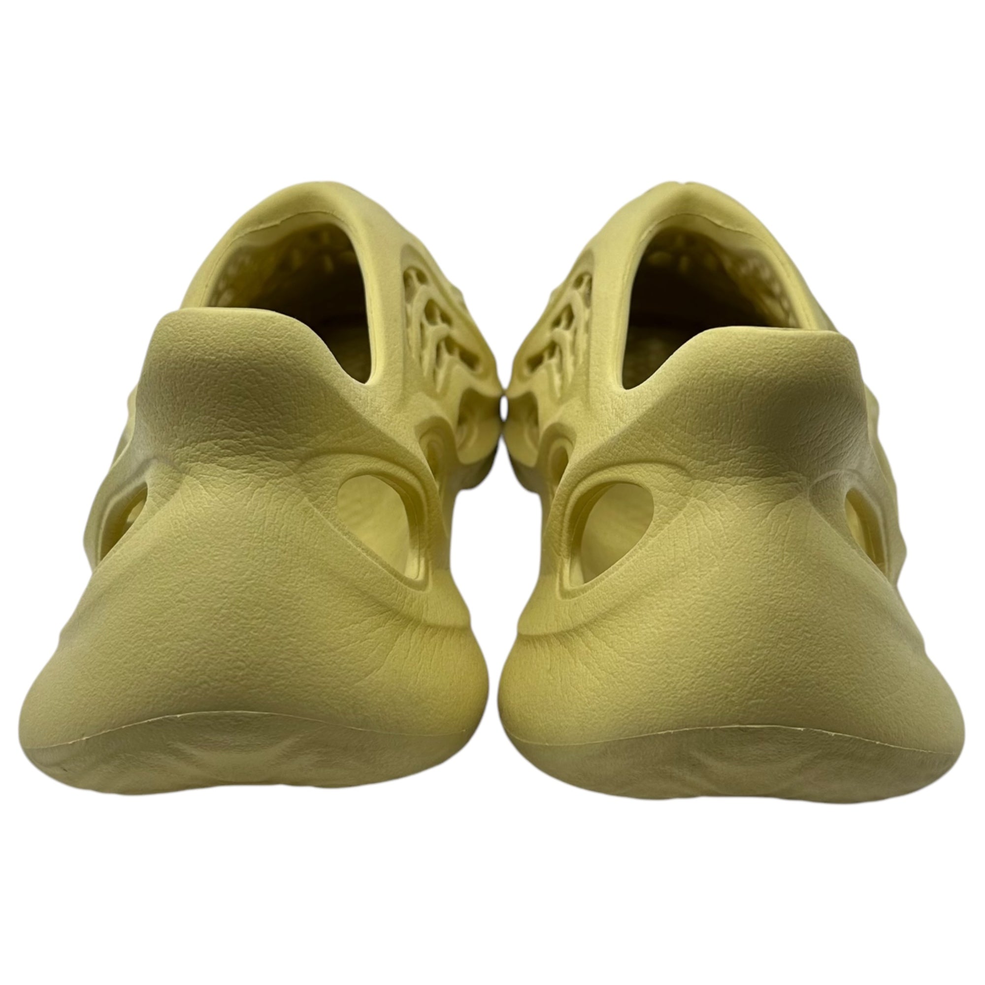 adidas(アディダス) Foam Runner Sulfur フォーム ランナー GV6775 US10(28cm程度) イエロー サンダル スニーカー