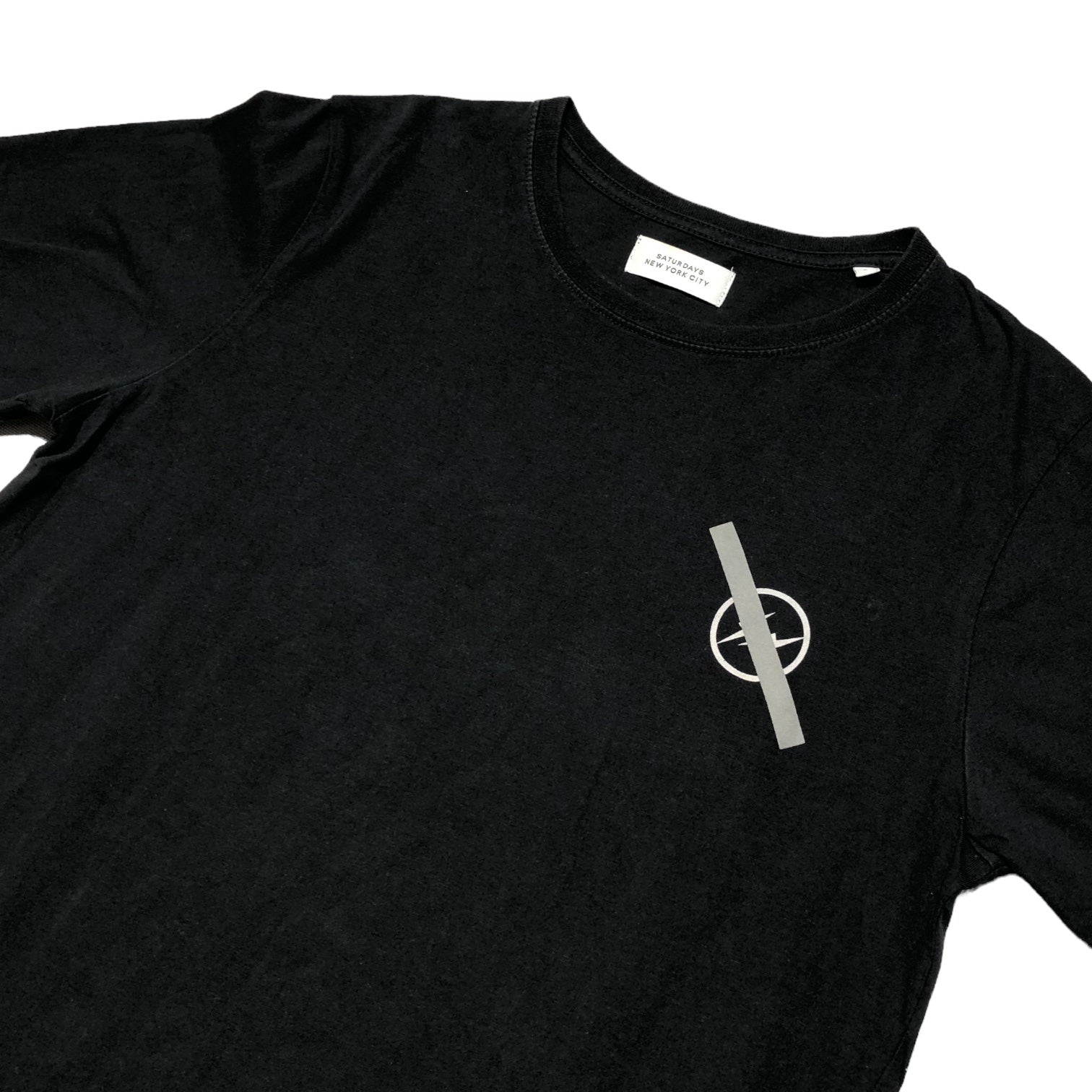 SATURDAYS SURF NYC(サタデーズサーフ) ×fragment design ×フラグメントデザイン ロゴグラフィック 半袖Tシャツ S ブラック