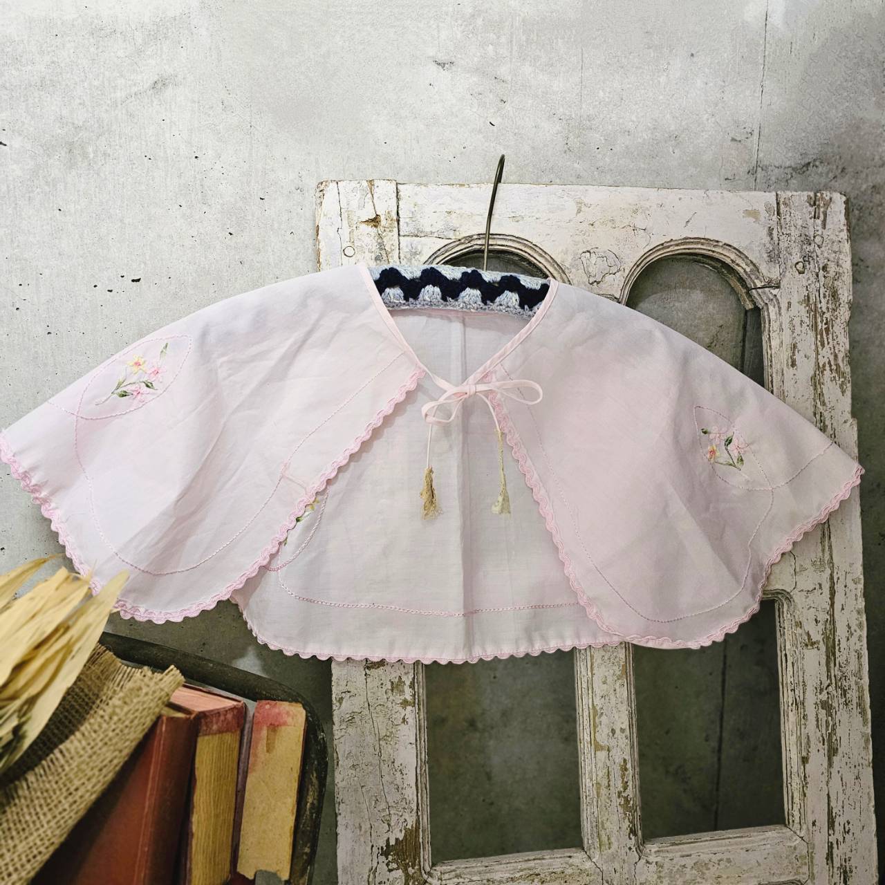 VINTAGE(ヴィンテージ) flower embroidery and lace collar pink 花刺繡とレースのペールピンクなつけ襟 ピンク