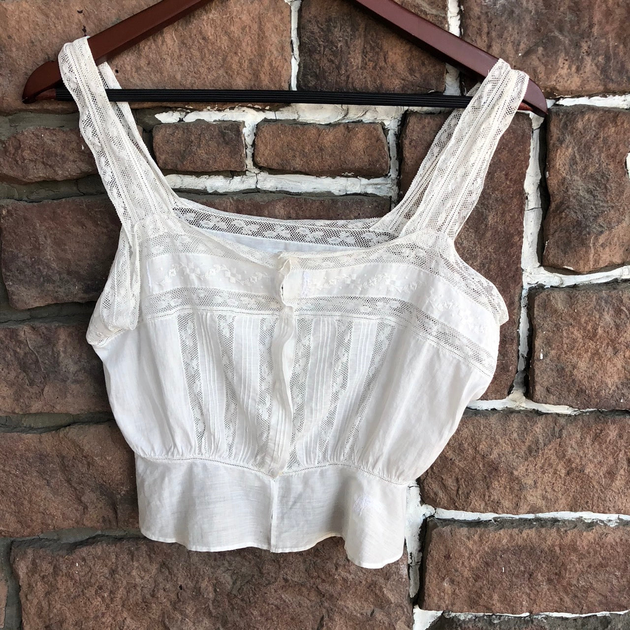 Euro Vintage(ヨーロッパヴィンテージ) Kasane_フレンチレースと刺繍を纏うキャミソール 表記なし(Mサイズ程度) ホワイト