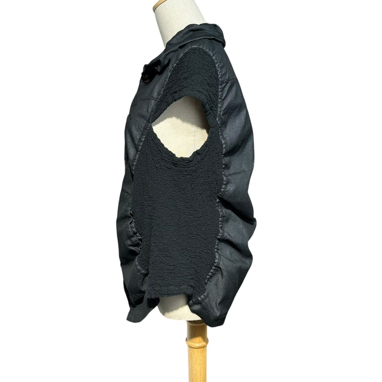 me ISSEY MIYAKE(ミーイッセイミヤケ) Side pleated denim vest サイド プリーツ 切替 デニム ベスト MI51FE292 FREE ブラック