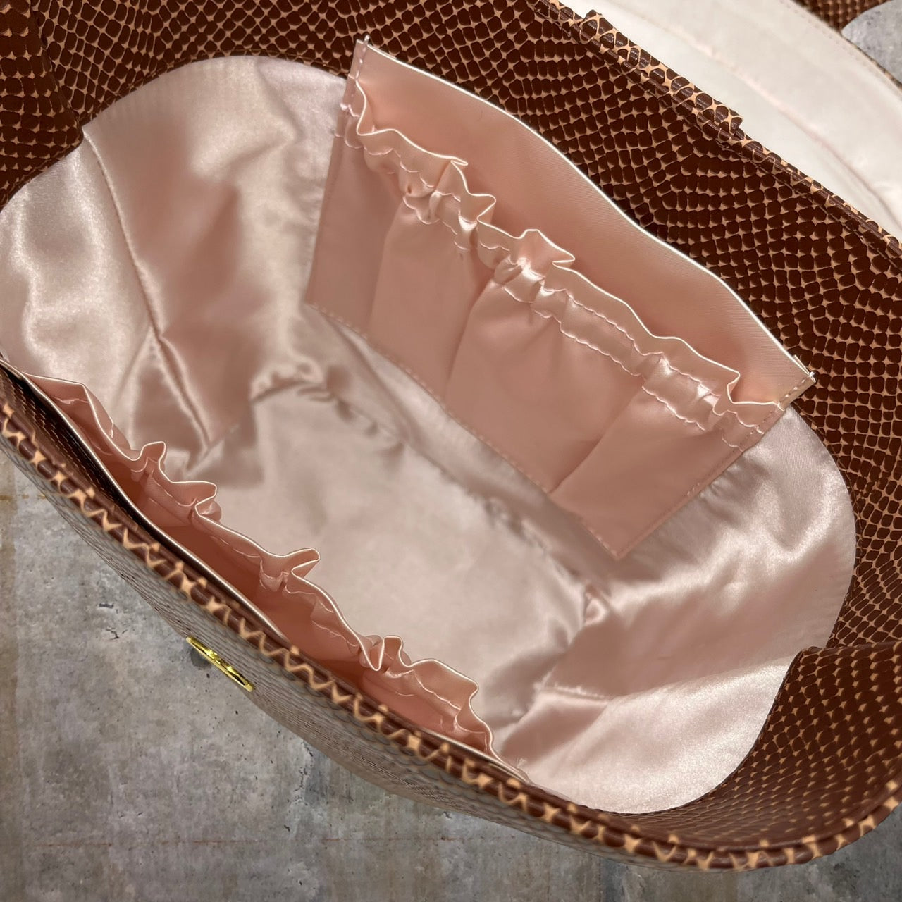 Vivienne Westwood(ヴィヴィアンウエストウッド) バニティ/オーブロックバケツレザーバッグ ブラウン