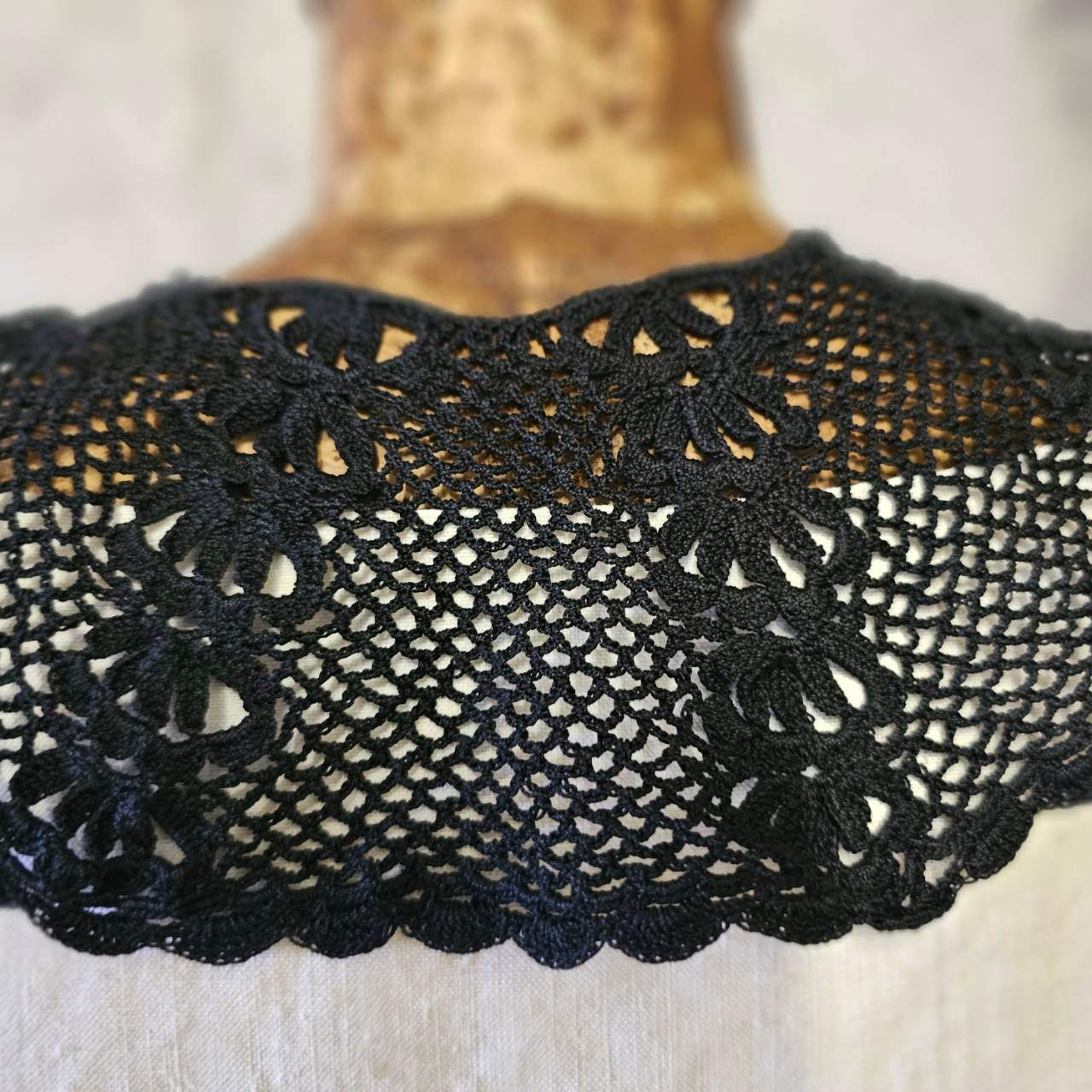 Euro vintage(ヨーロッパヴィンテージ) crochet lace collar クロッシェ編みレースのクラシカルなつけ襟 未使用に近い/後染め加工 ブラック