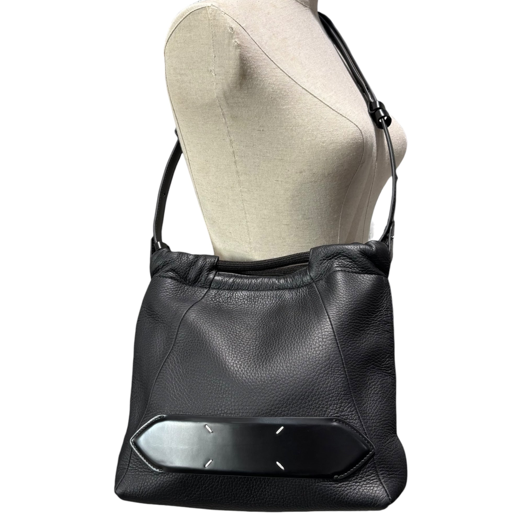 MAISON MARGIELA(メゾンマルジェラ) SOFT 5AC DRAWSTRING BAG ソフト ドローストリング レザー バッグ SB1WG0044 P4746 TB013 ブラック 2WAY ディアスキン