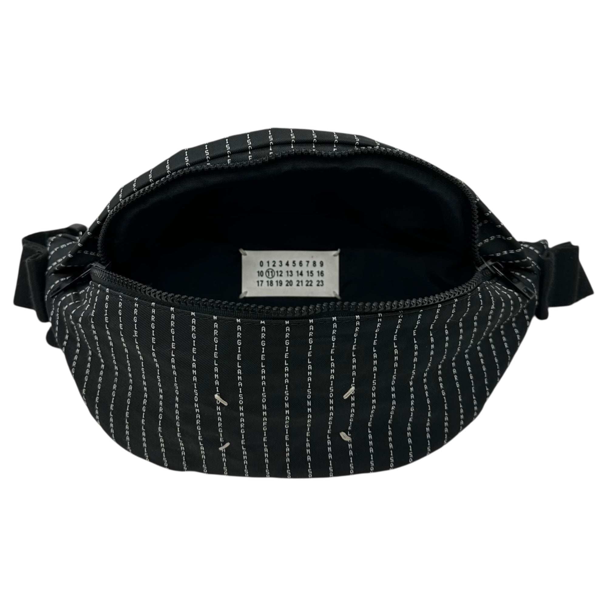 MAISON MARGIELA(メゾンマルジェラ) 20AW Logo Pinstripe Body Bum Bag ロゴ ピンストライプ ボディ バムバッグ S55WB0010 P3533 ブラック×ホワイト ⑪ライン