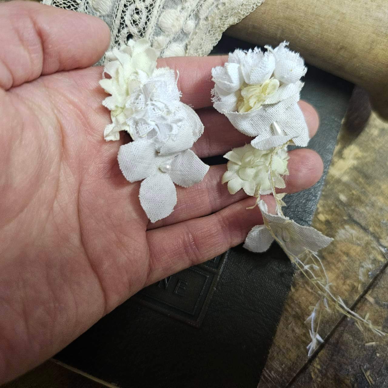 m.soeur(エムスール) クララとスズランのイヤリング 8003-E ホワイト