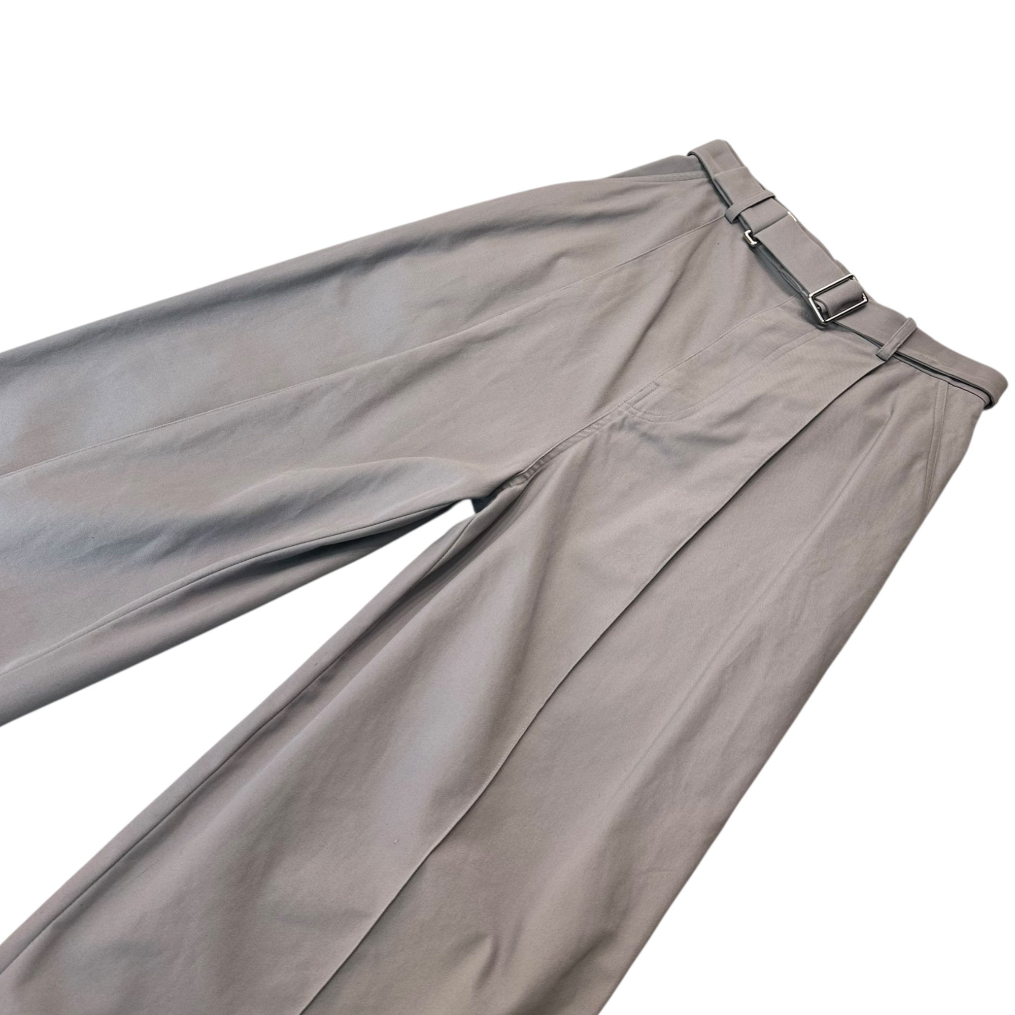 LOEWE(ロエベ) Belted Low-Crotch Trousers ベルテッド ロークロッチ トラウザーズ H526Y04WCD 42 ライトグレー ワイド スラックス タック