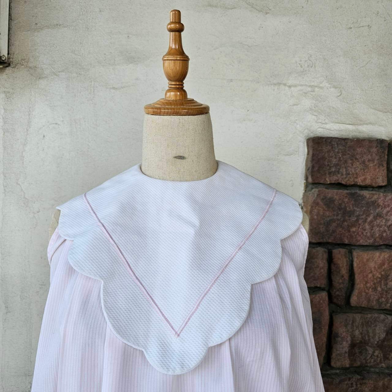 Euro vintage(ヨーロッパヴィンテージ) 70's~〘Jacadi〙big collar smock dress ペールトーンカラーと大きな襟のスモッグドレス ワンピース (for Childresn's) 10(140~150) ホワイト×ピンク