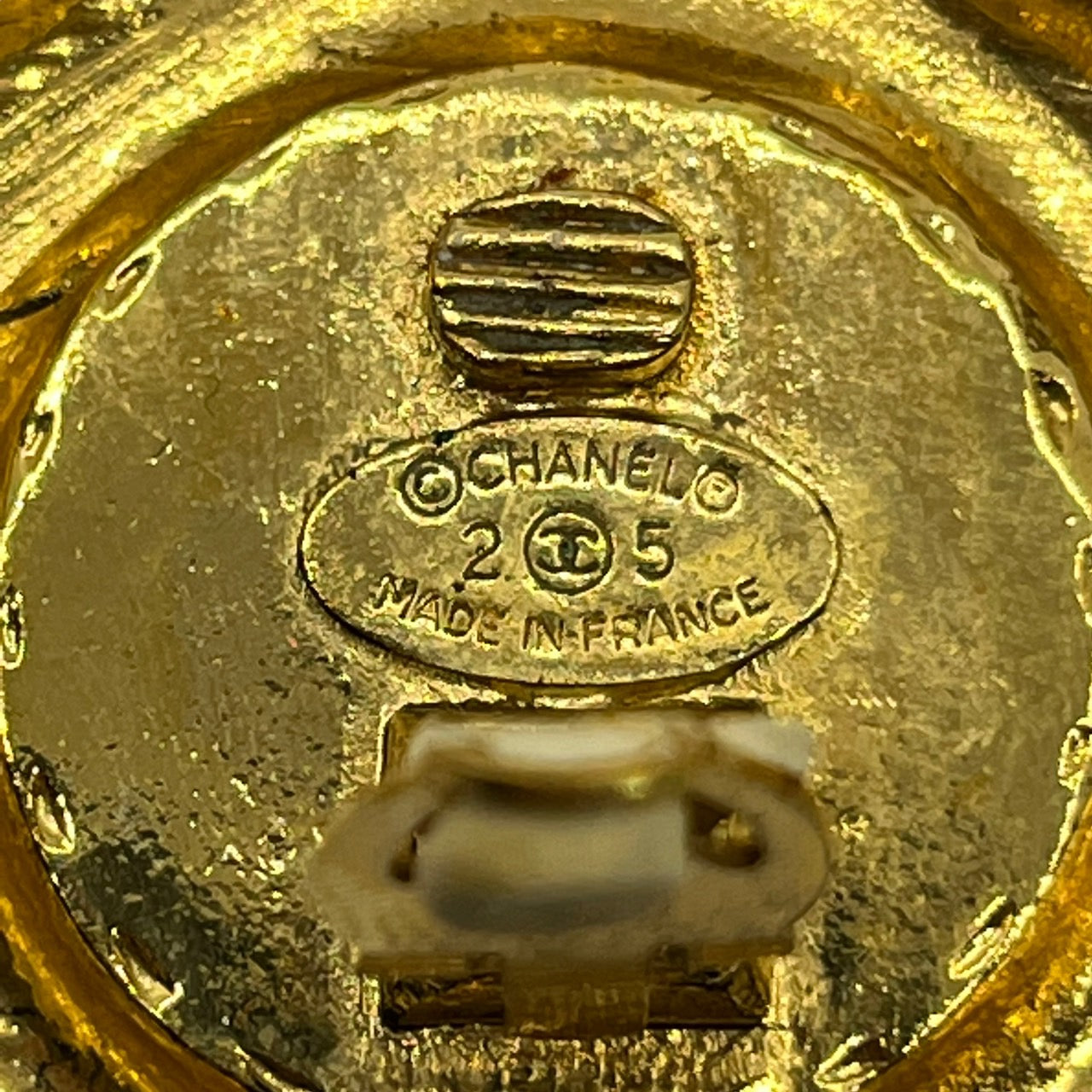 CHANEL(シャネル) 1990's vintage pearl gold earrings/ヴィンテージビッグパールゴールドイヤリング ゴールド 刻印2 5 ヴィクトワール・ドゥ・カステラーヌののデザイン