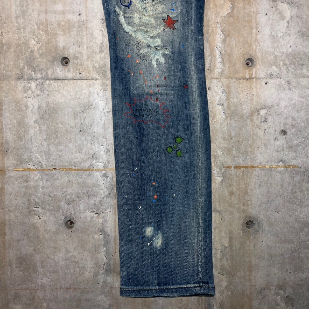 DSQUARED2(ディースクエアード) TRASH LIGHT WASH SKATER JEAN スケーター ジーンズ/落書きデニムパンツ S74LB0942 48(Lサイズ程度) ブルー