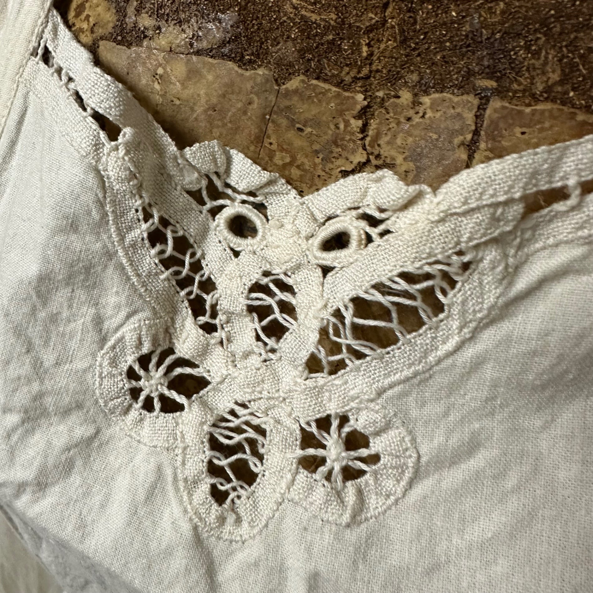 Euro antique(ヨーロッパアンティーク) antique fabric and batten lace apron アンティークファブリックとバテンレースのエプロン 未使用に近い ベビーピンク