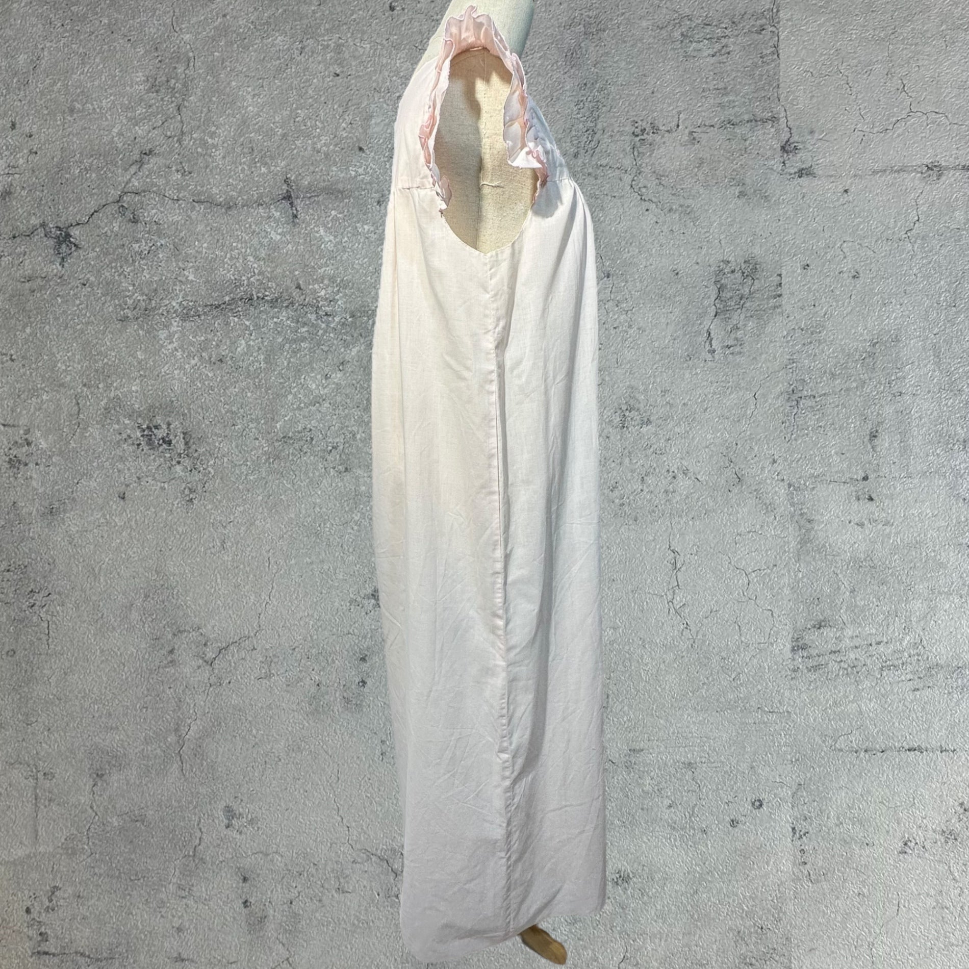 Euro vintage(ヨーロッパヴィンテージ) ten_70's~pale pink ruffle sleeve nighty maxi dress 淡いピンクのフリル袖のナイティドレスワンピース M~Lサイズ程度 ピンク