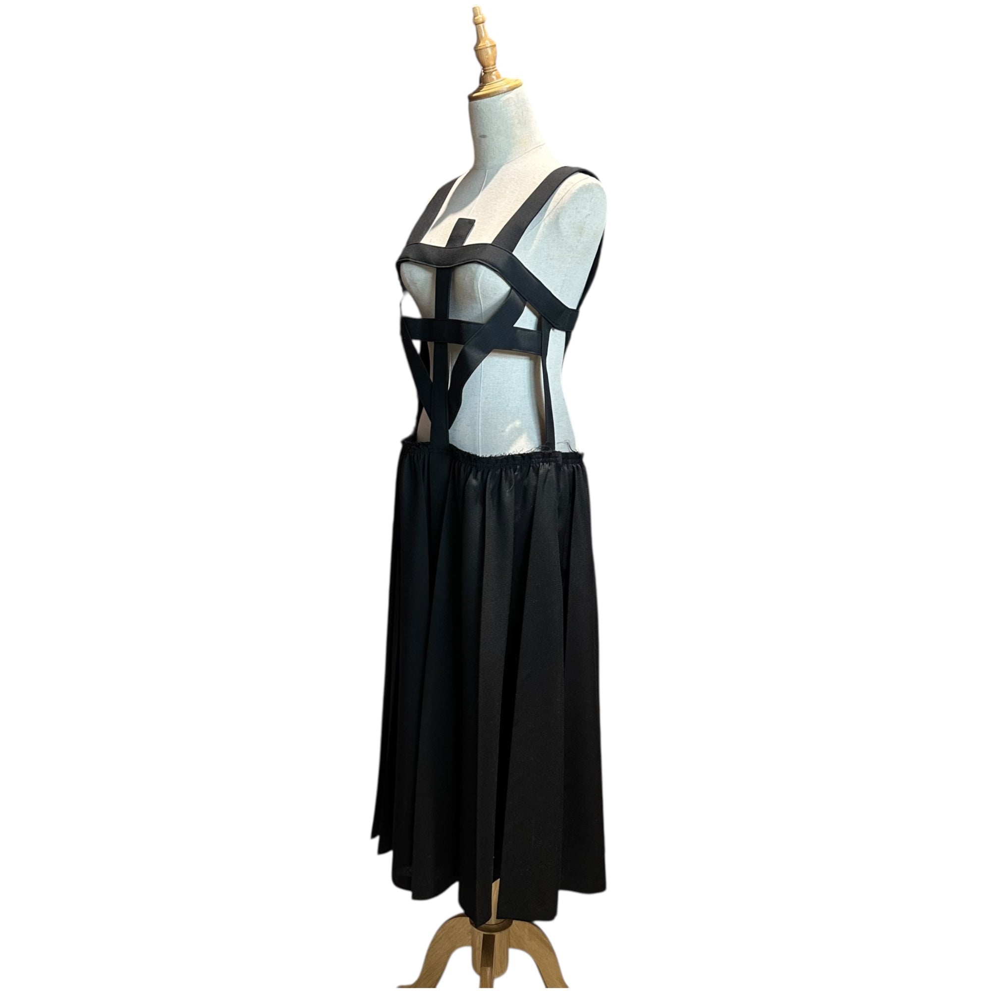 COMME des GARCONS(コムデギャルソン) 14SS Pleated Harness Design Suspender Over Skirt プリーツ加工 ハーネス デザイン 吊り オーバー スカート GM-A003 S ブラック AD2013 2014SSコレクションアイテム ジャンパースカート