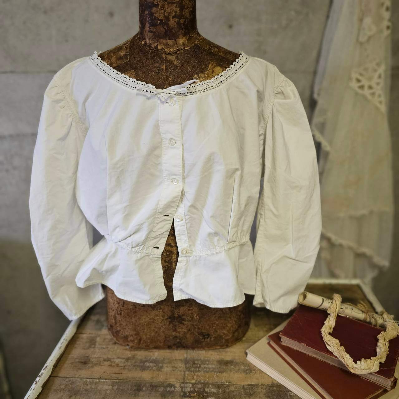 Euro antique(ヨーロッパアンティーク) 1900's~ puff sleeve drawstring neckline white cotton blouse ホワイトコットンのパフスリーブなドローストリングブラウス 表記無し(M~L程度) ホワイト 推定1900年代以降