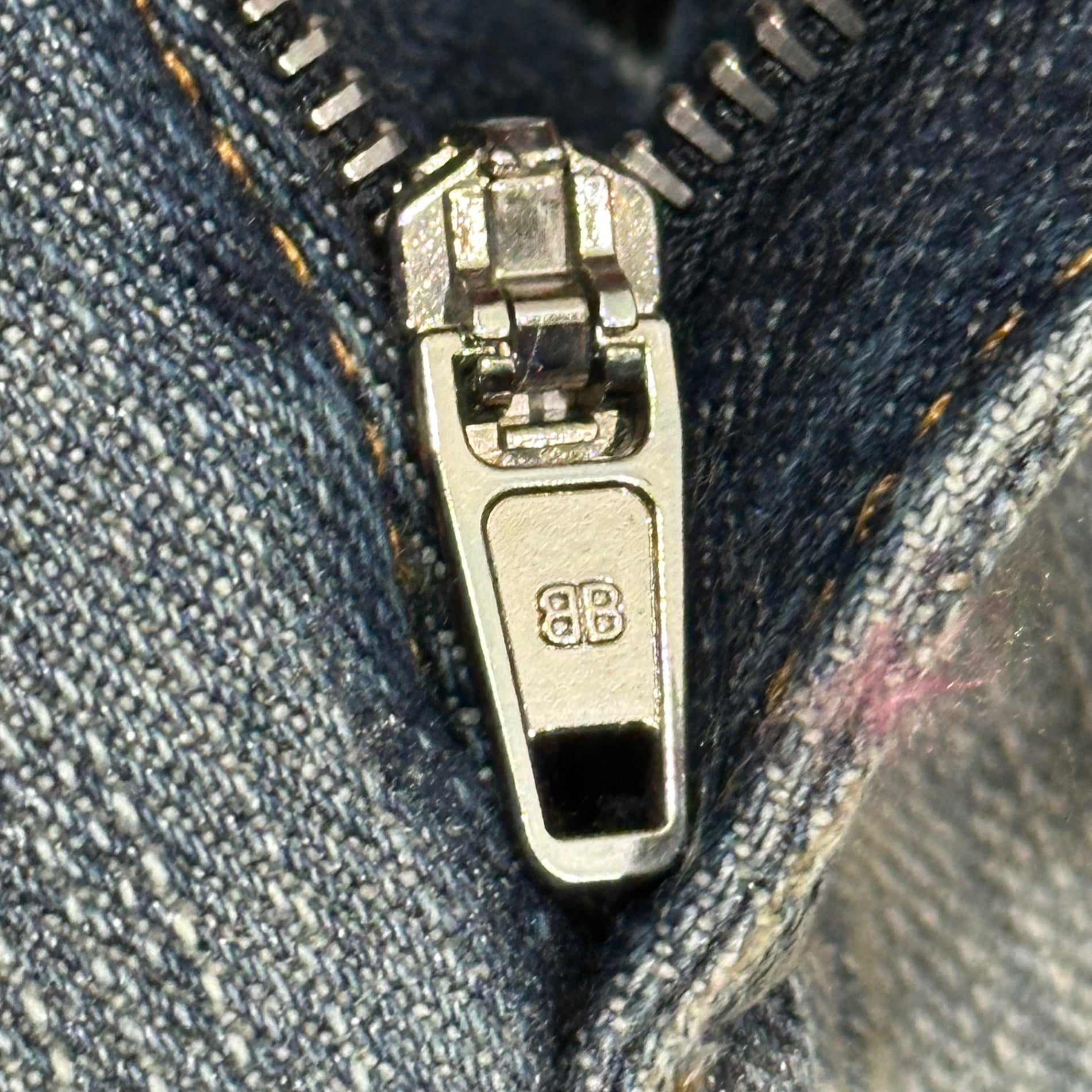 BALENCIAGA(バレンシアガ) 24AW Y2K Stretched Knee Baggy Jeans ストレッチド ニー バギー ジーンズ 809360 XS インディゴ ワイド デニム パンツ トライバル