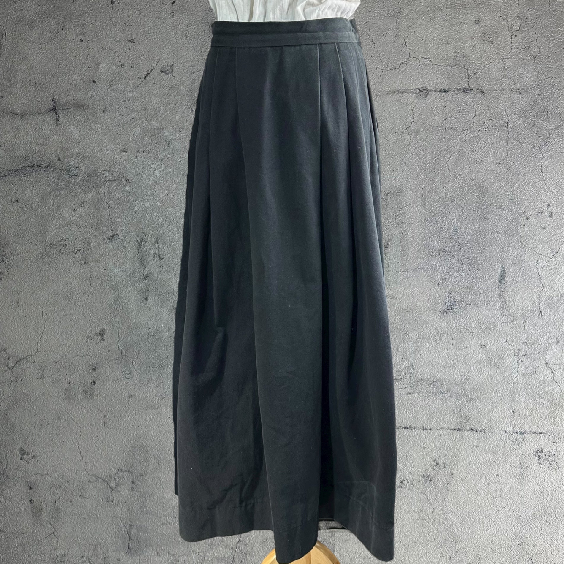 Euro vintage(ヨーロッパヴィンテージ) thick cotton black long skirt コットンの肉厚地なクラシカルロングスカート 表記無し(M~L程度) ブラック