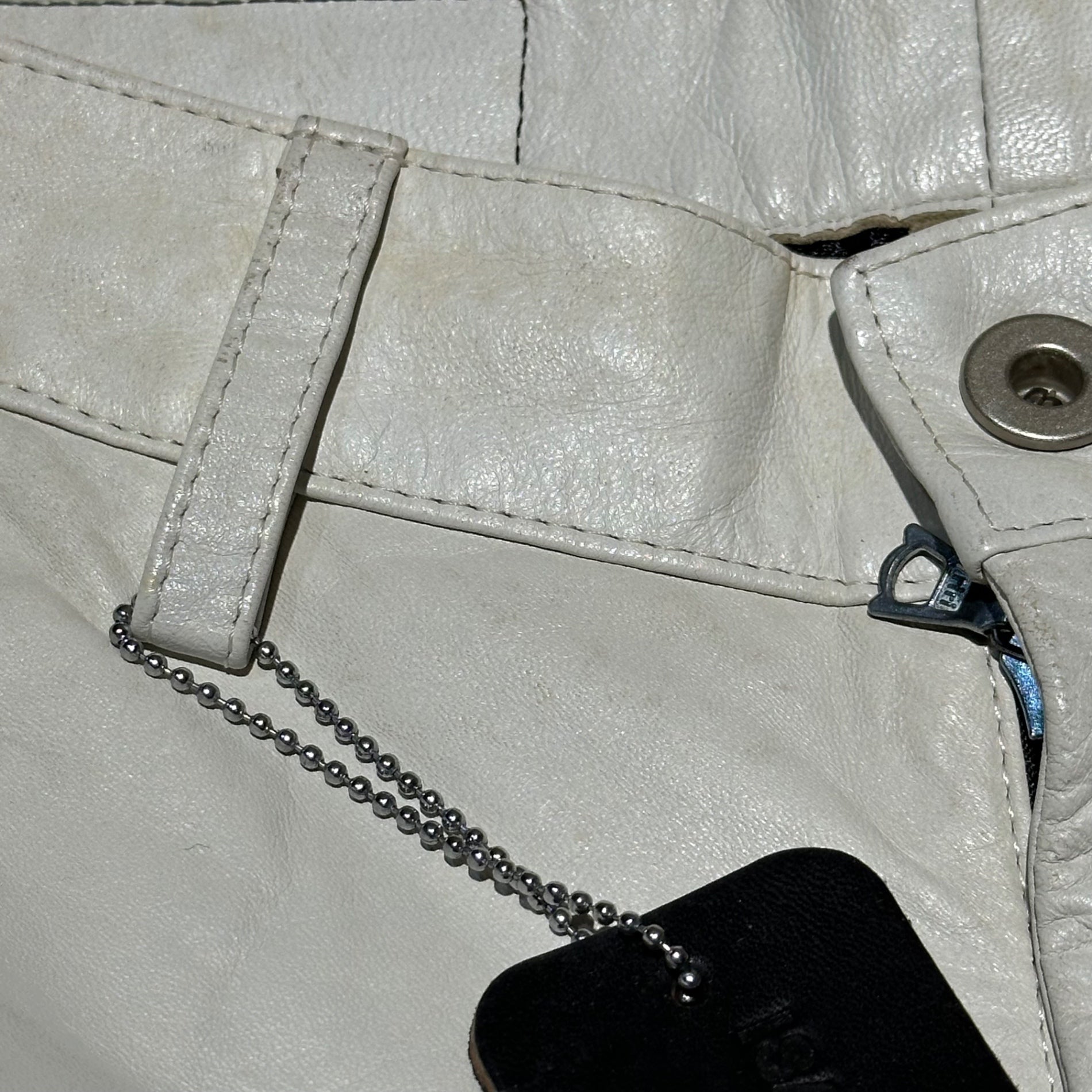 ISAMU KATAYAMA BACKLASH(イサムカタヤマバックラッシュ) Distressed Straight-Leg Leather Pants 汚れ加工 ストレートレザー パンツ ホワイト×ブラック 品質表示タグ欠品