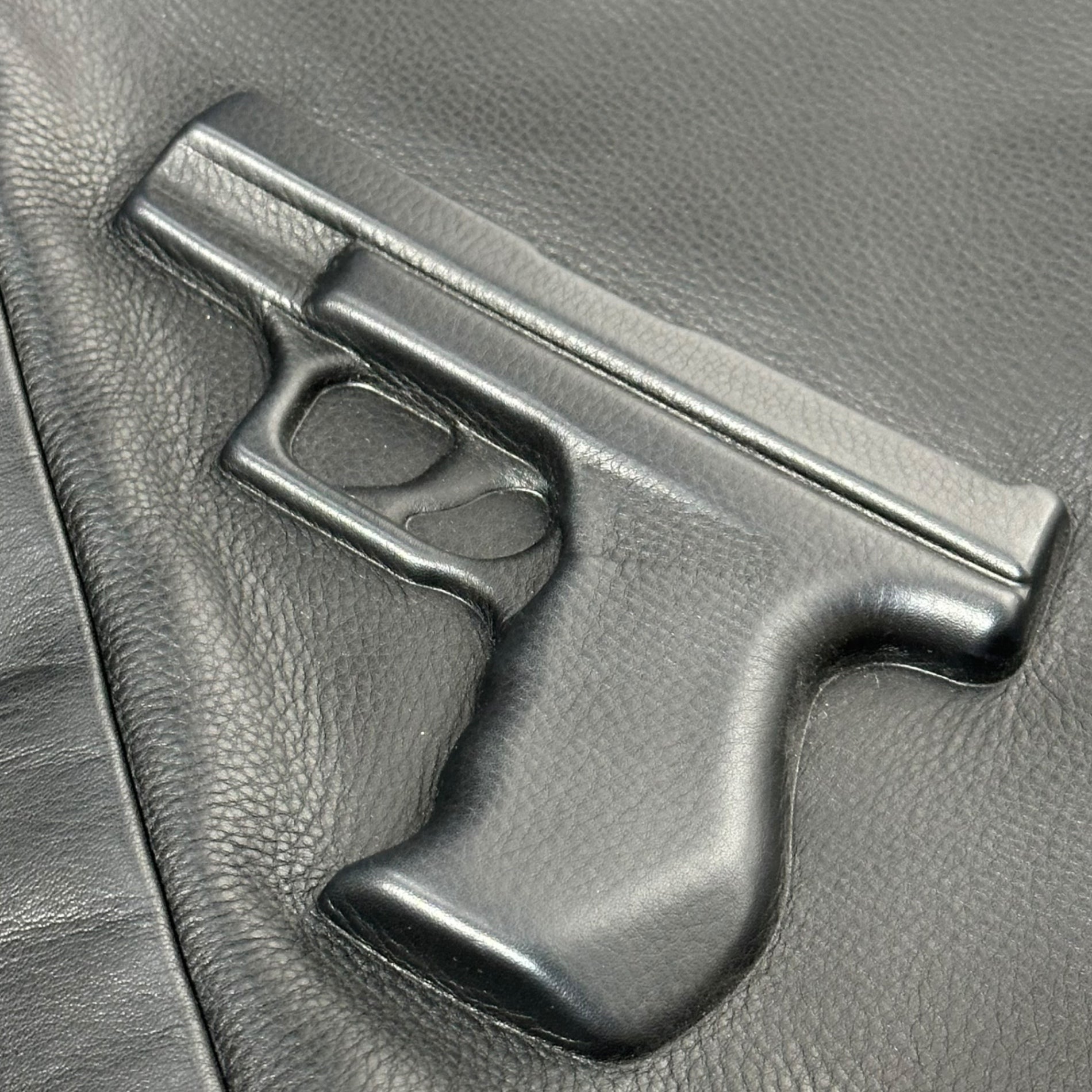 VLIEGER & VANDAM(フリーガーアンドファンダム) Pistol Embossed Leather Tote Bag ピストル 型押し レザー トート バッグ ブラック