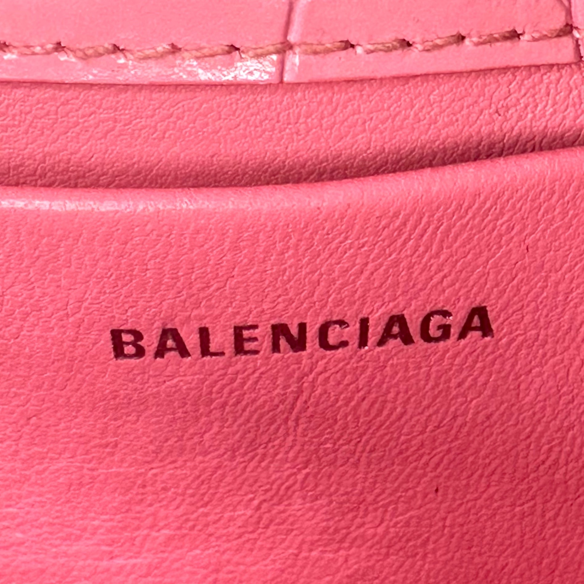 BALENCIAGA(バレンシアガ) XX Small Flap Cross Body Bag 695645-5812-Q-535269 ピンク ロゴ 型押し レザー ワンショルダー バッグ