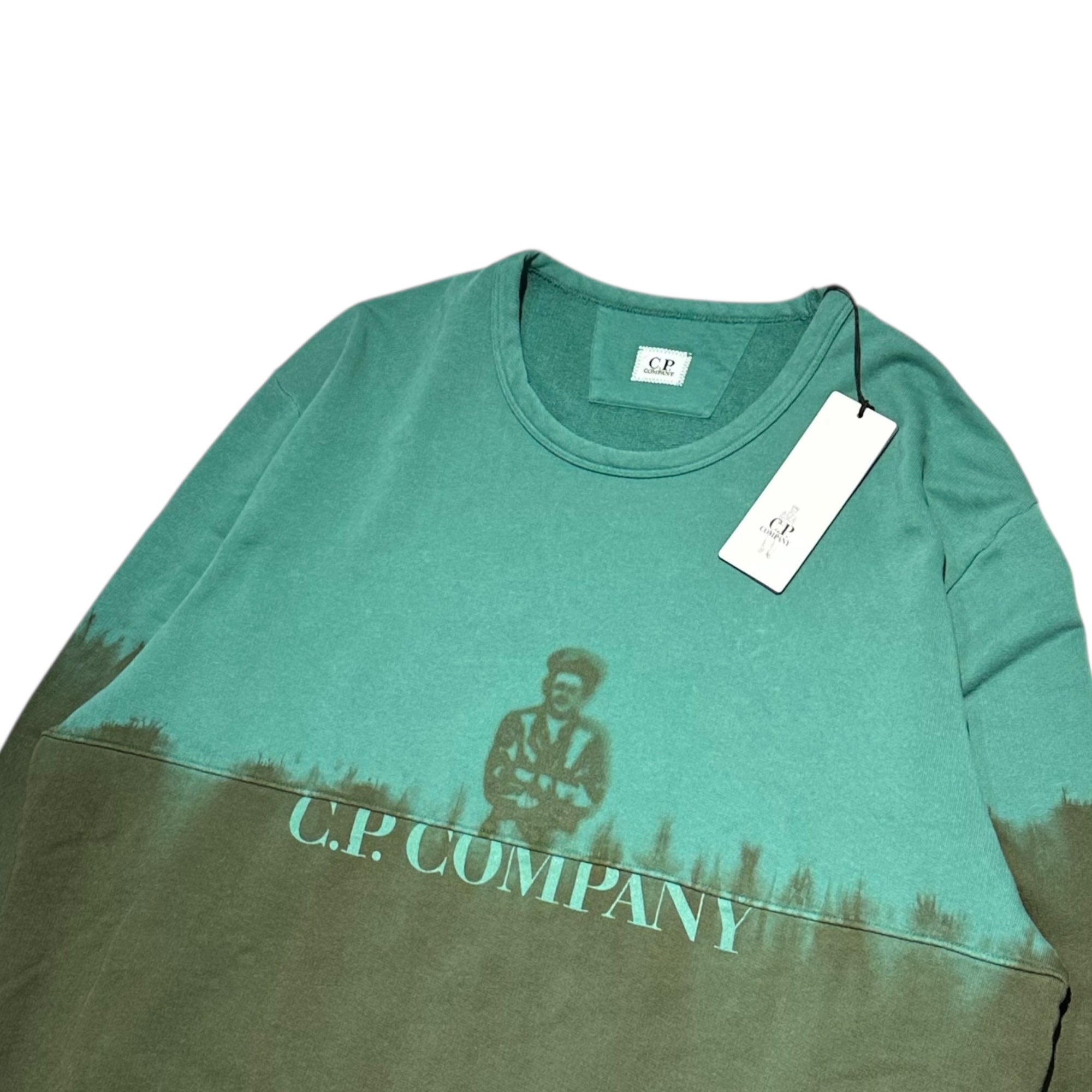 C.P.COMPANY(シーピーカンパニー) Two-Tone Center Logo Crew Neck Sweatshirt 2トーン センター ロゴ クルーネック スウェット 14CMSS251A 006312S XXL グリーン×カーキ