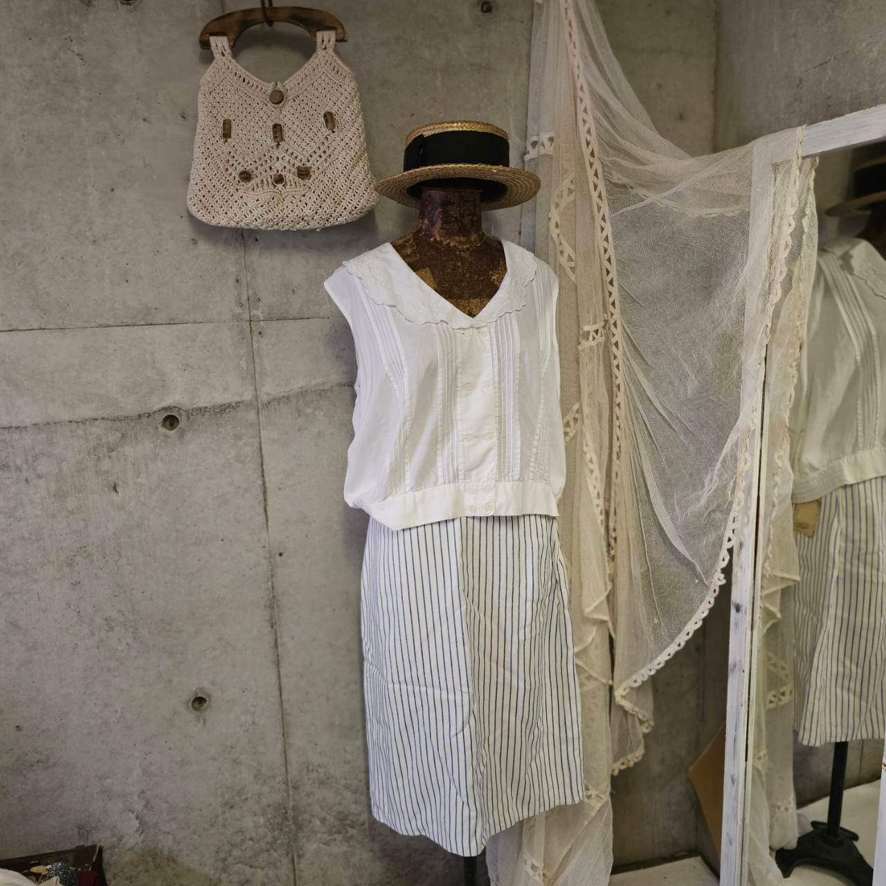 Euro vintage(ヨーロッパヴィンテージ) 70's~embroidered big collar V-neck sleeveless white cotton blouse 大きな刺繍襟のホワイトコットンブラウス ベスト 3(M~L程度) / 微細なシミ有 ホワイト
