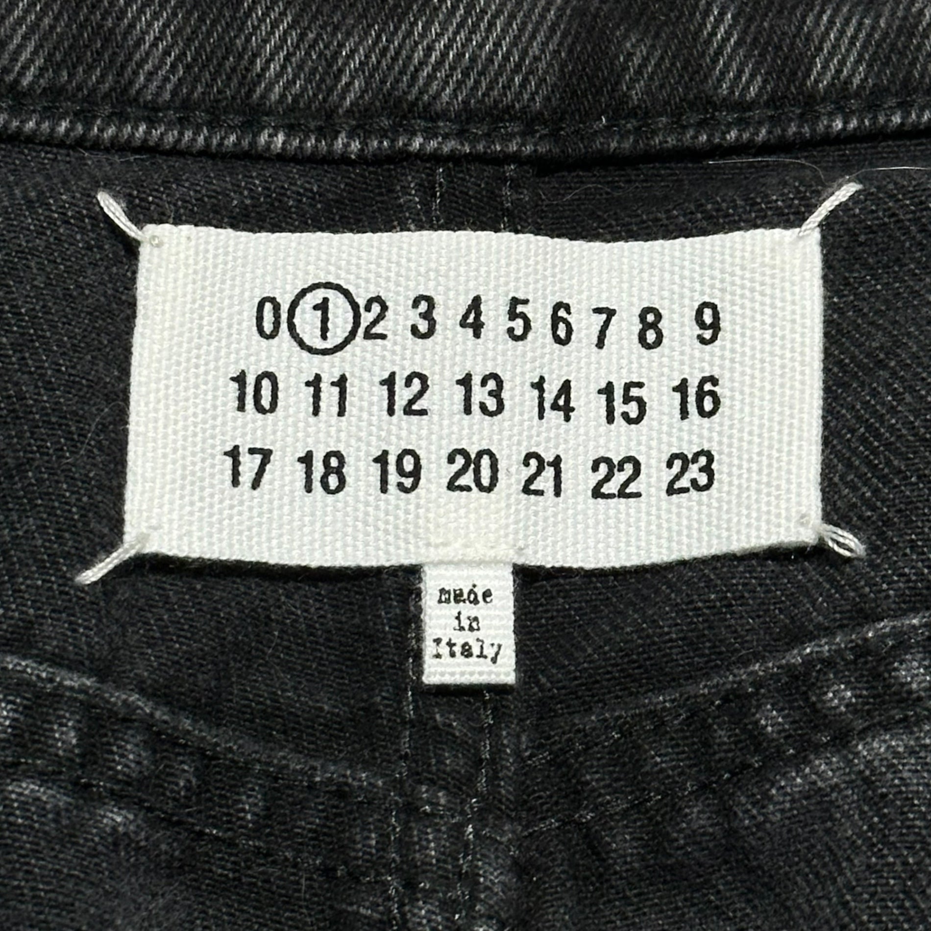 MAISON MARGIELA(メゾンマルジェラ) 24SS Slash detail cutout black denim pants スラッシュ ディテール カットアウト ブラック デニム パンツ S51LA0051 46 ブラック 稀少 メンズサイズ ①ライン