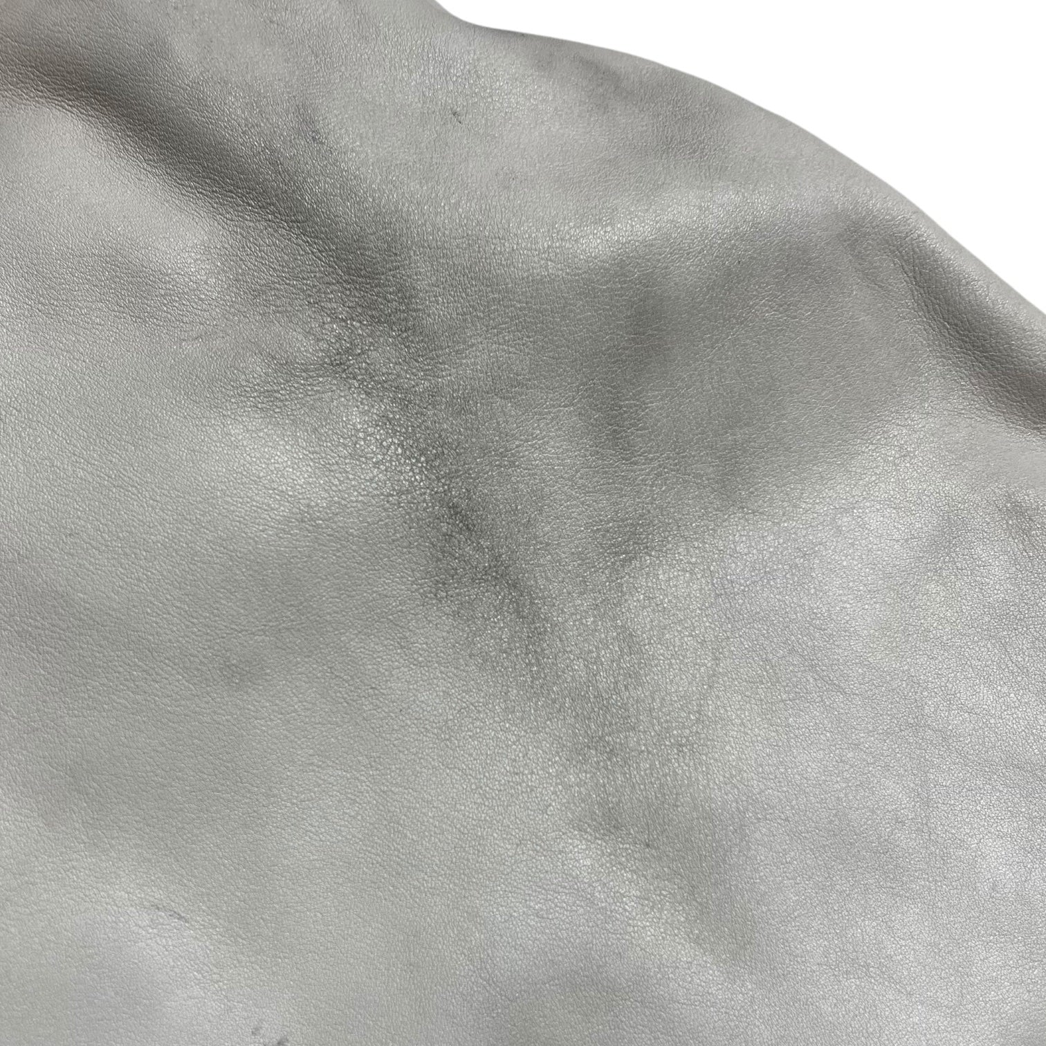 BOTTEGA VENETA(ボッテガヴェネタ) Triangle twist leather handbag トライアングル ツイスト レザー ハンドバッグ ホワイト