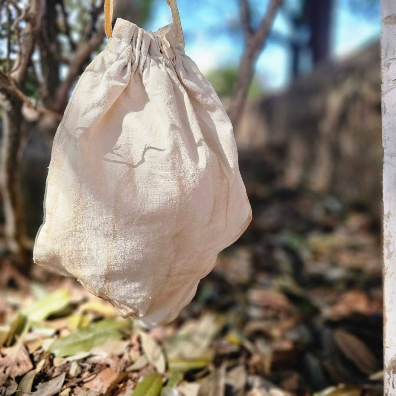 Euro antique(ヨーロッパアンティーク) linen cutwork embroidery purse アンティークリネンのカットワーク刺繍巾着 ポーチ 後染め加工 ベージュ
