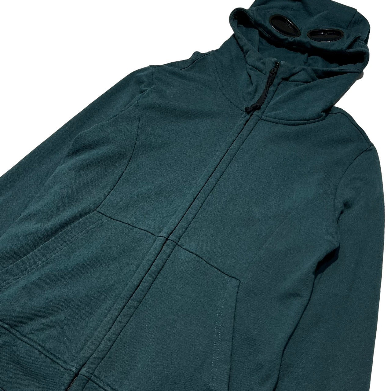 C.P.COMPANY(シーピーカンパニー) GOGGLE ZIP UP COTTON HOODIE ゴーグル ジップ アップ フーディー パーカー 04CMSS061A M グリーン