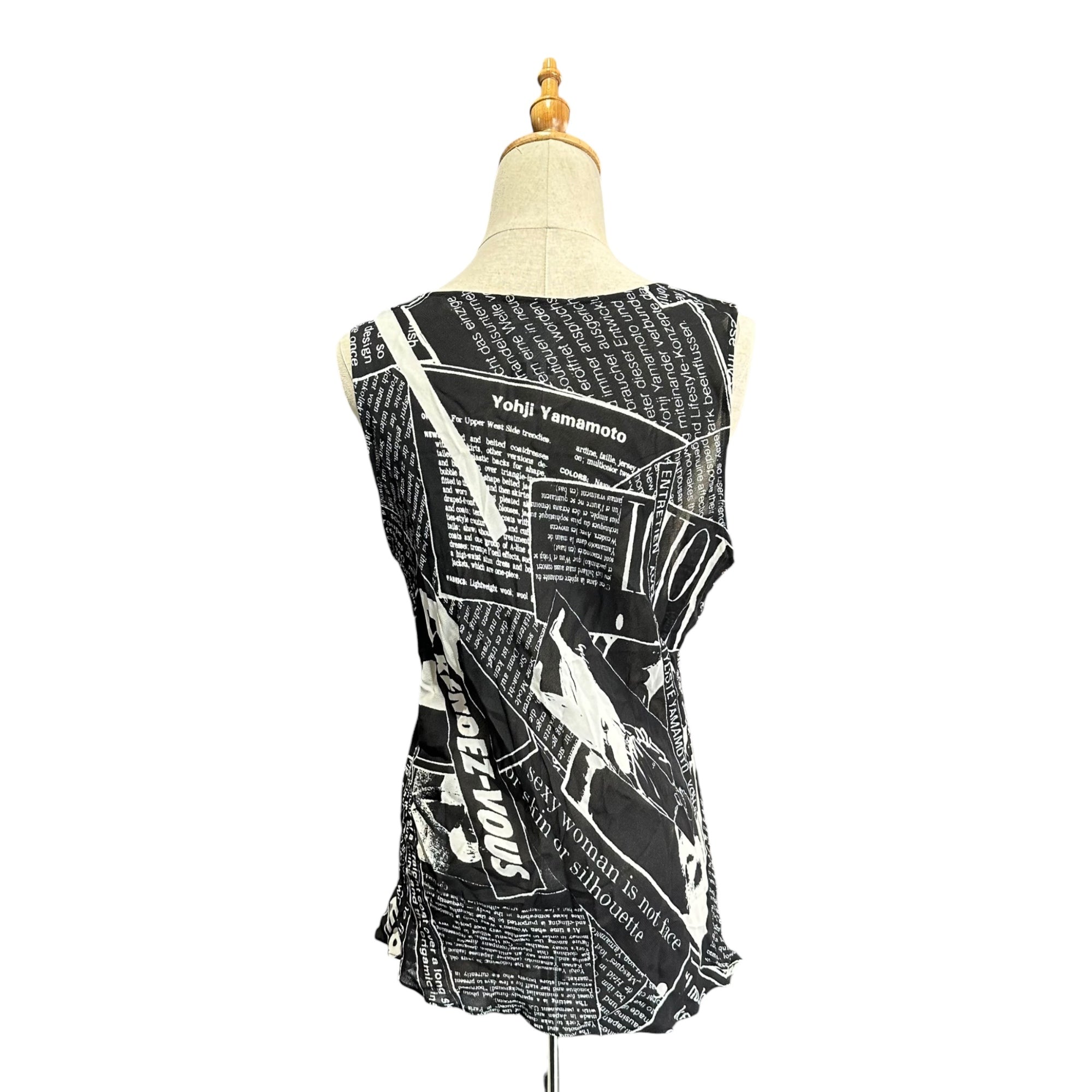Y's(ワイズ) Newspaper Print Rayon Sleeveless Blouse ニュースペーパー プリント レーヨン ノースリーブ ブラウス YY-B23-225 3 ブラック×ホワイト