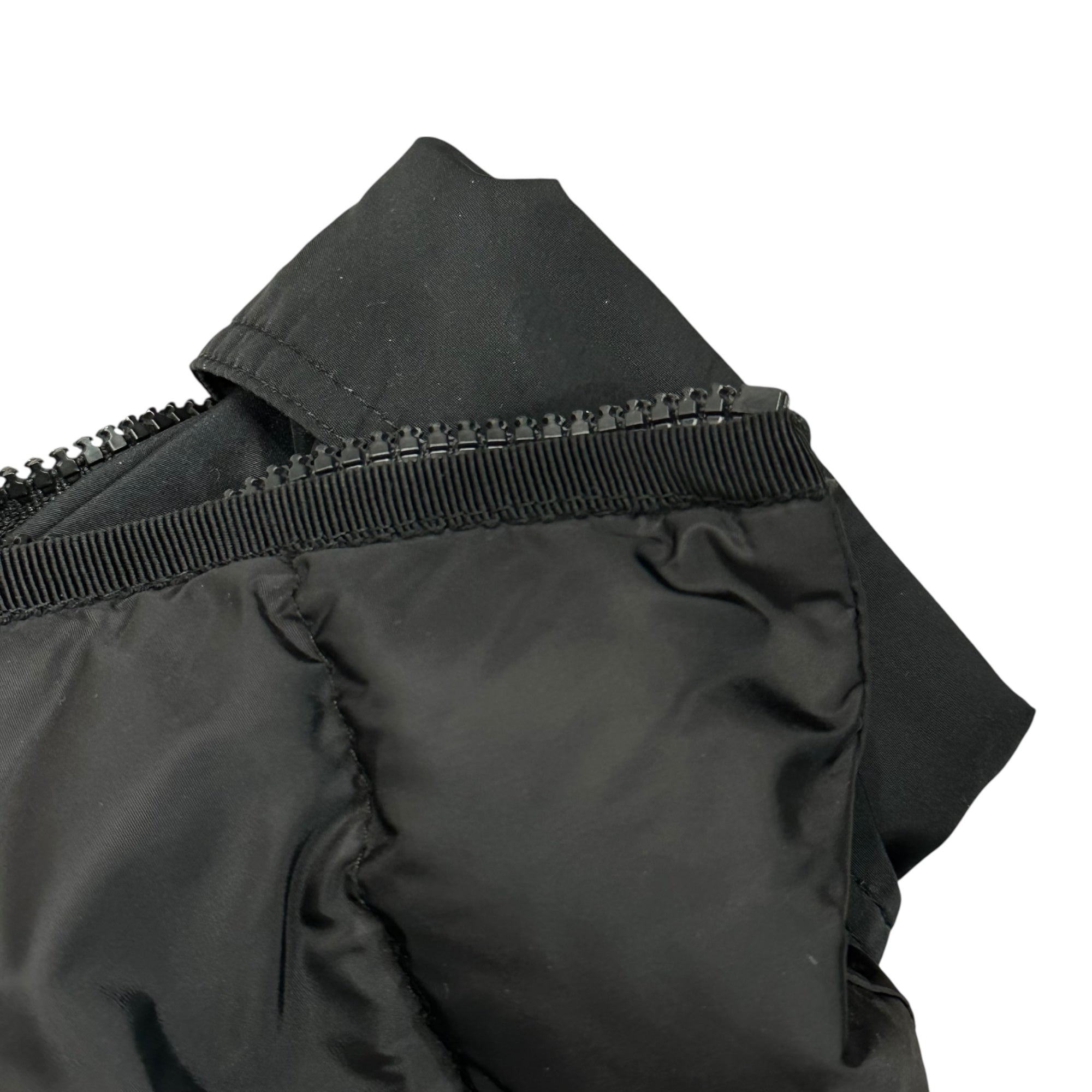 MONCLER(モンクレール) GISELE Hooded Quilted Down Coat フーデッド キルティング ダウン コート B20934993885 2 ブラック ジャケット ロゴ ワッペン