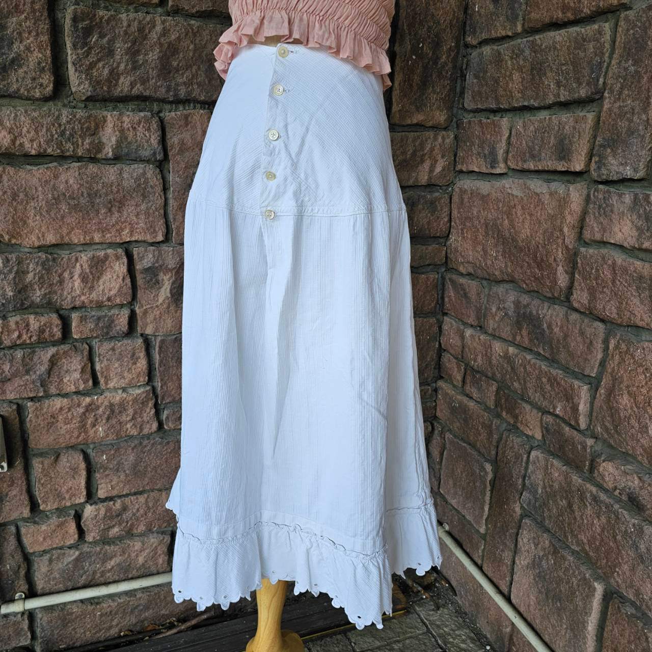 Euro vintage(ヨーロッパヴィンテージ) 30’s~「MB」 initials cutwork rim white cotton petticoat skirt ネーム刺繍入りカットワークレースのペチコートスカート Sサイズ程度 ホワイト
