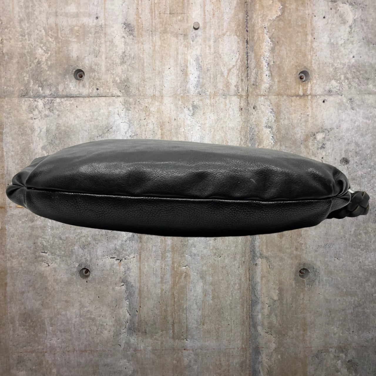 Vivienne Westwood(ヴィヴィアンウエストウッド) orb studs leather shoulder bag/オーブスタッズレザーショルダーバッグ ブラック