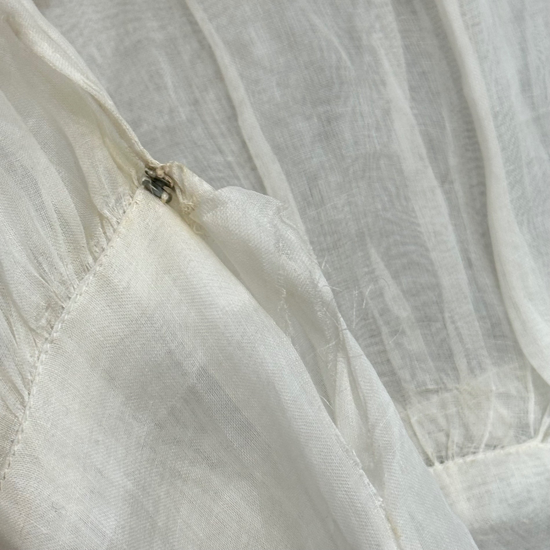 Euro antique(ヨーロッパアンティーク) about 1900's~ organza lace decoratedwith collar dress 20世紀初頭頃のレース装飾オーガンザドレス 表記無し(S程度) ベージュ