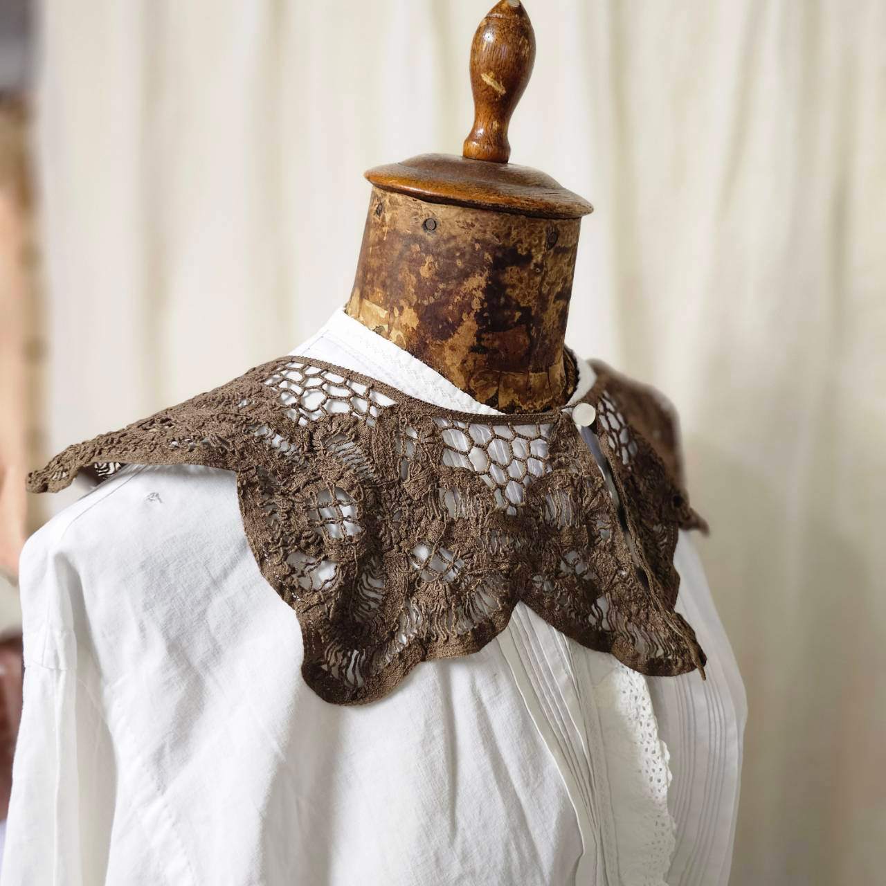 Euro vintage(ヨーロッパヴィンテージ) flower batten lace collar 花模様のバテンレースたっぷりのつけ襟 - アンティークブラウン