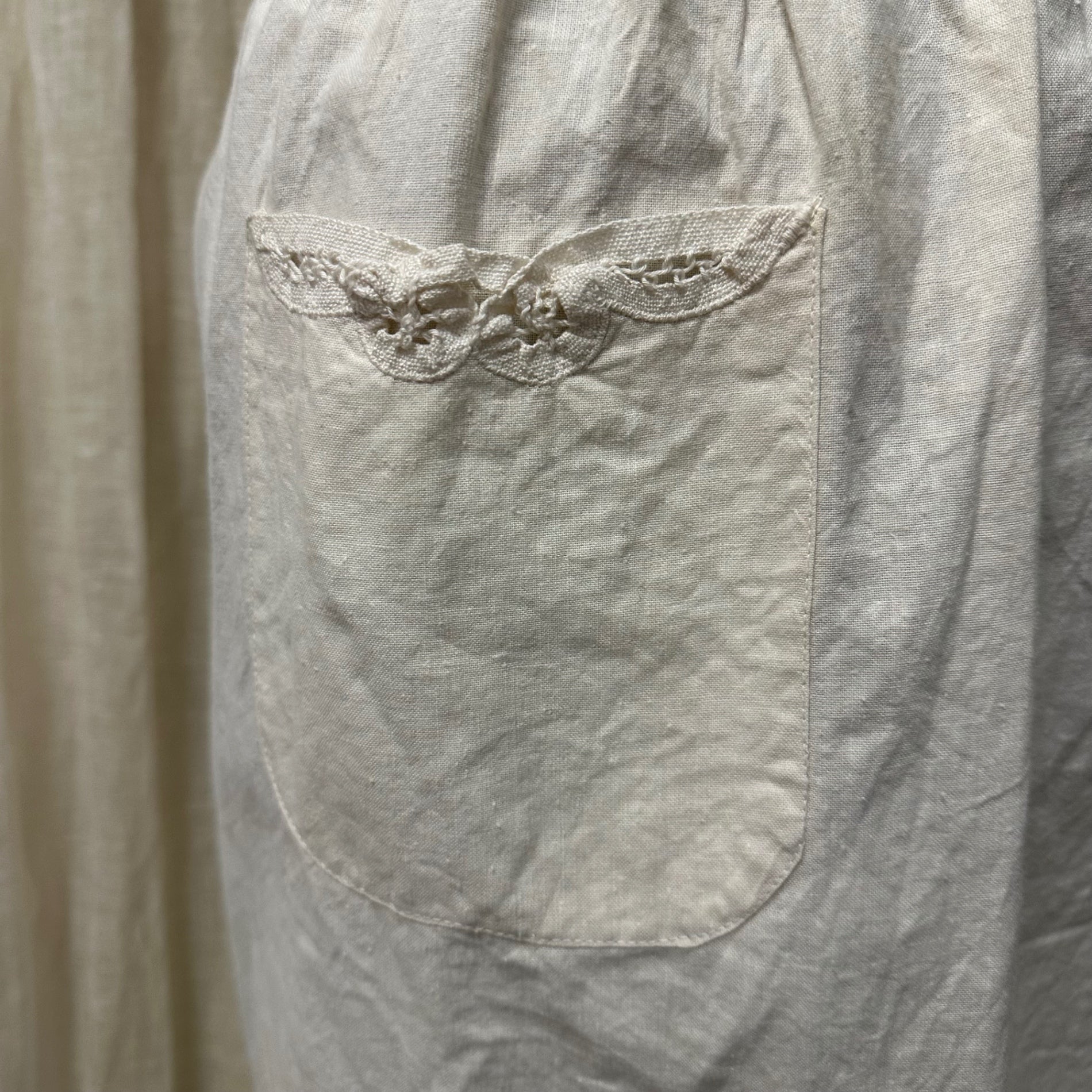 Euro antique(ヨーロッパアンティーク) antique fabric and batten lace apron アンティークファブリックとバテンレースのエプロン 未使用に近い ベビーピンク