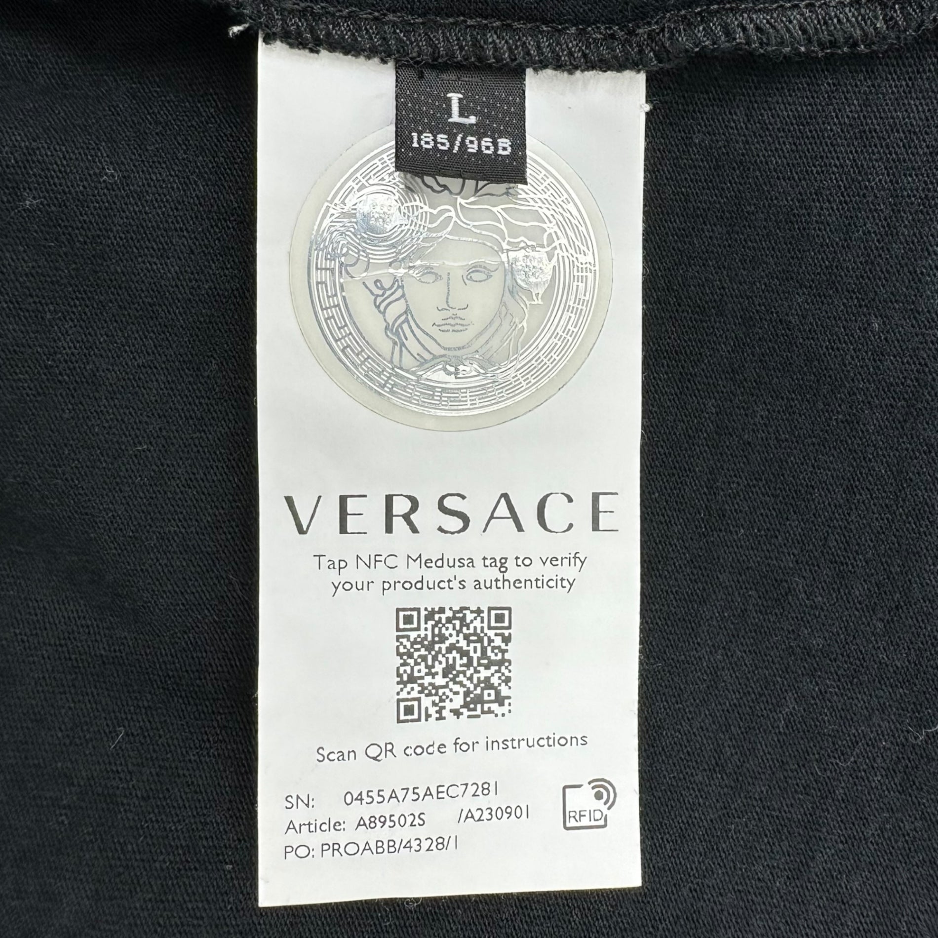 VERSACE(ヴェルサーチヴェルサーチェ) Box Embroidery Logo T-shirt ボックス 刺繍 ロゴ Tシャツ A89502S L ブラック