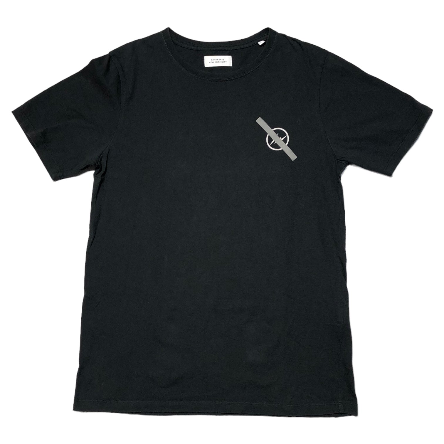 SATURDAYS SURF NYC(サタデーズサーフ) ×fragment design ×フラグメントデザイン ロゴグラフィック 半袖Tシャツ S ブラック