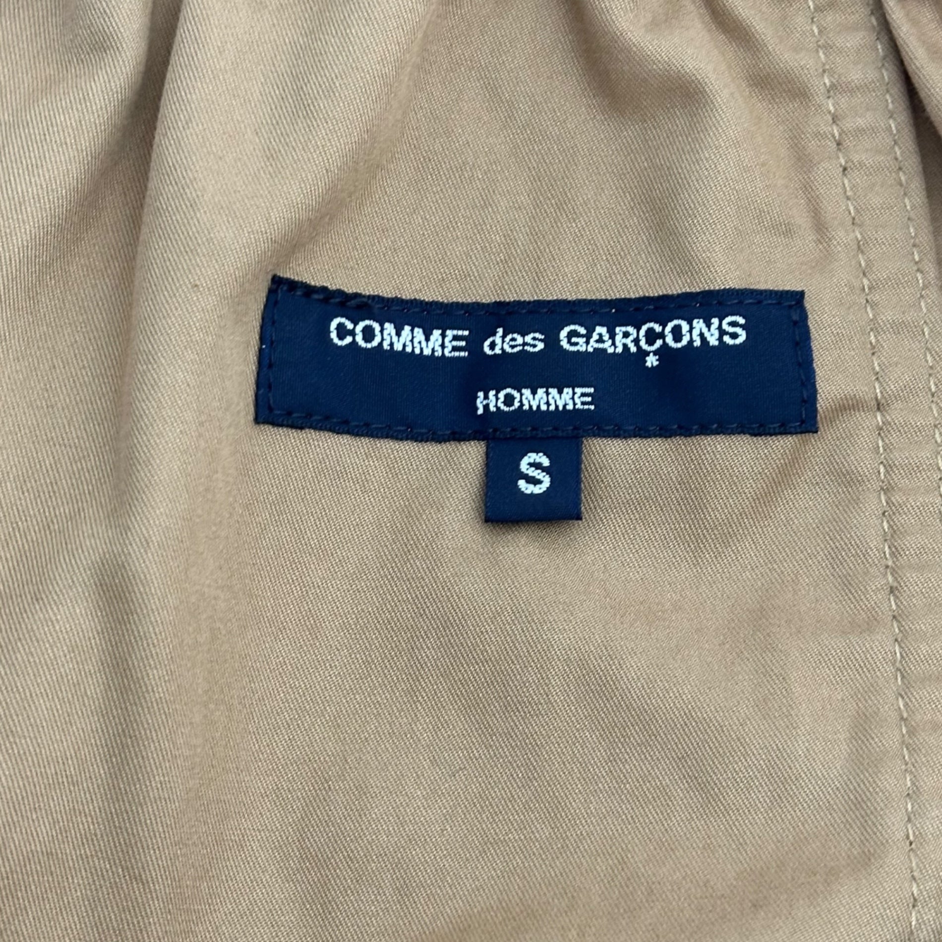 COMME des GARCONS HOMME(コムデギャルソンオム) 23SS Front Logo Cotton Baker Shorts フロント ロゴ コットン ベイカー ショート パンツ ハーフパンツ HK-P030 S ベージュ AD2022