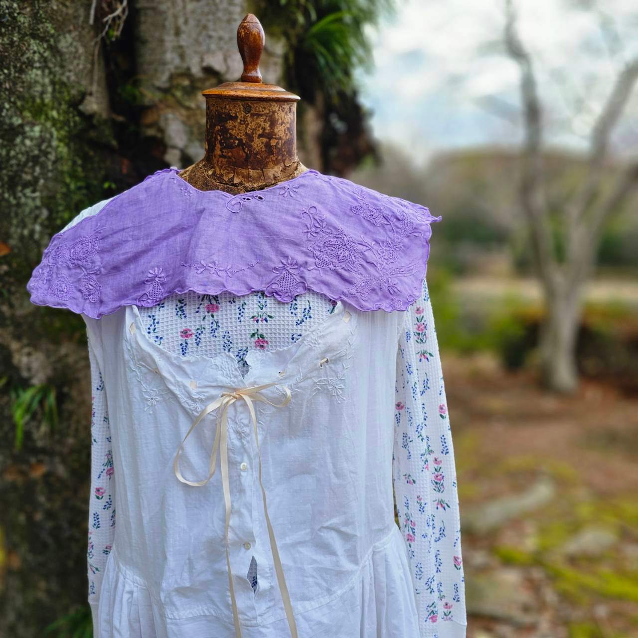 Euro vintage(ヨーロッパヴィンテージ) flower embroidery linen collar 刺繍入りリネンのつけ襟 ラベンダー 未使用に近い/後染め加工 ラベンダー