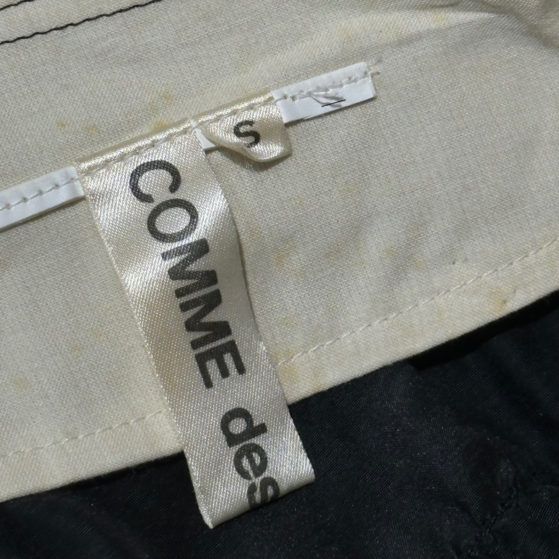 COMME des GARCONS(コムデギャルソン) Lace-embellished tiered skirt レース装飾 ティアード スカート S ブラック 品質表示タグ切取